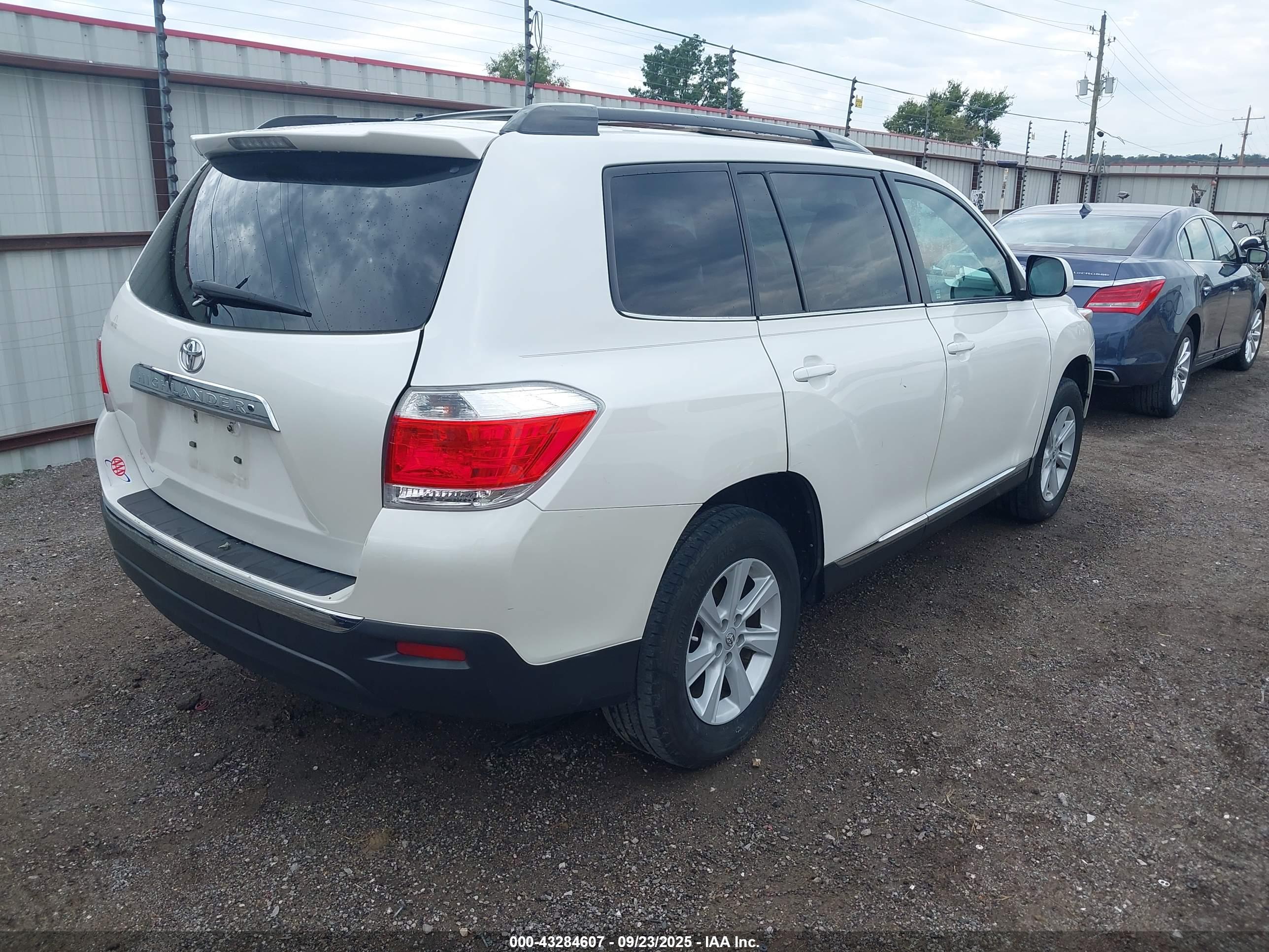 TOYOTA HIGHLANDER image 4