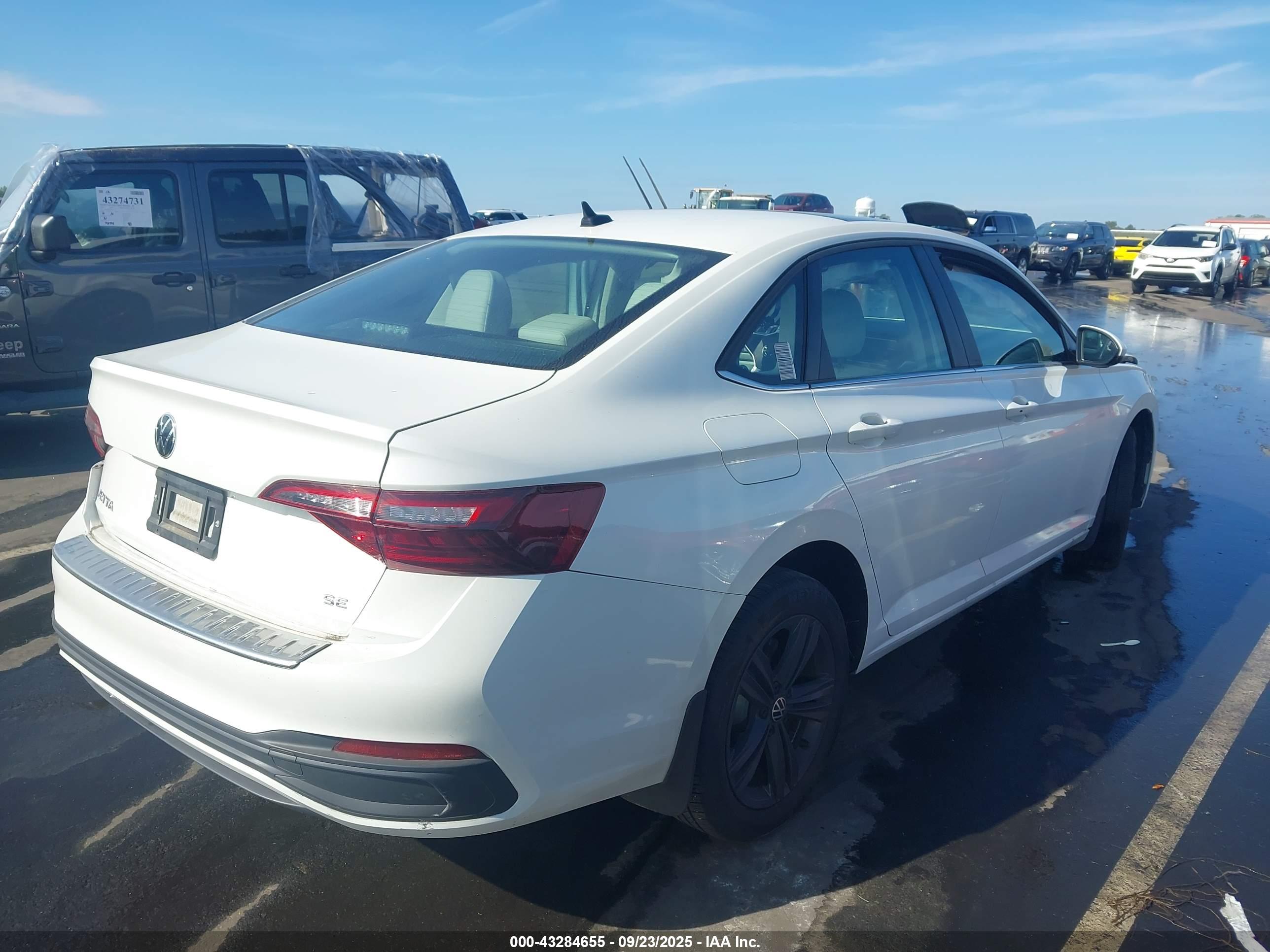 VOLKSWAGEN JETTA image 4