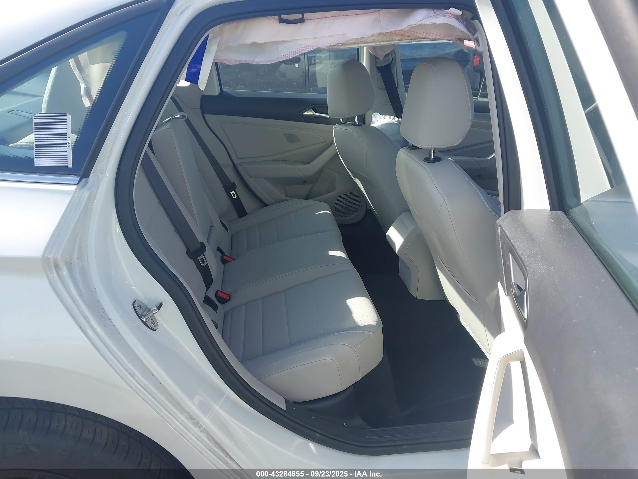 VOLKSWAGEN JETTA image 8
