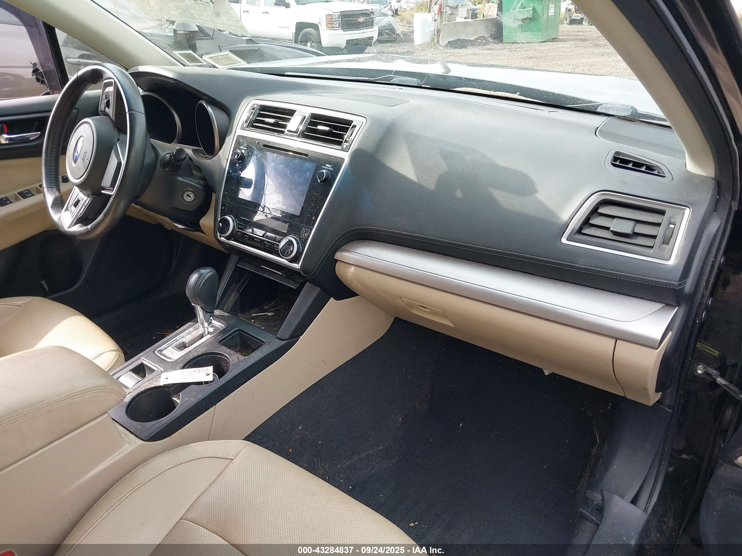 SUBARU OUTBACK image 5