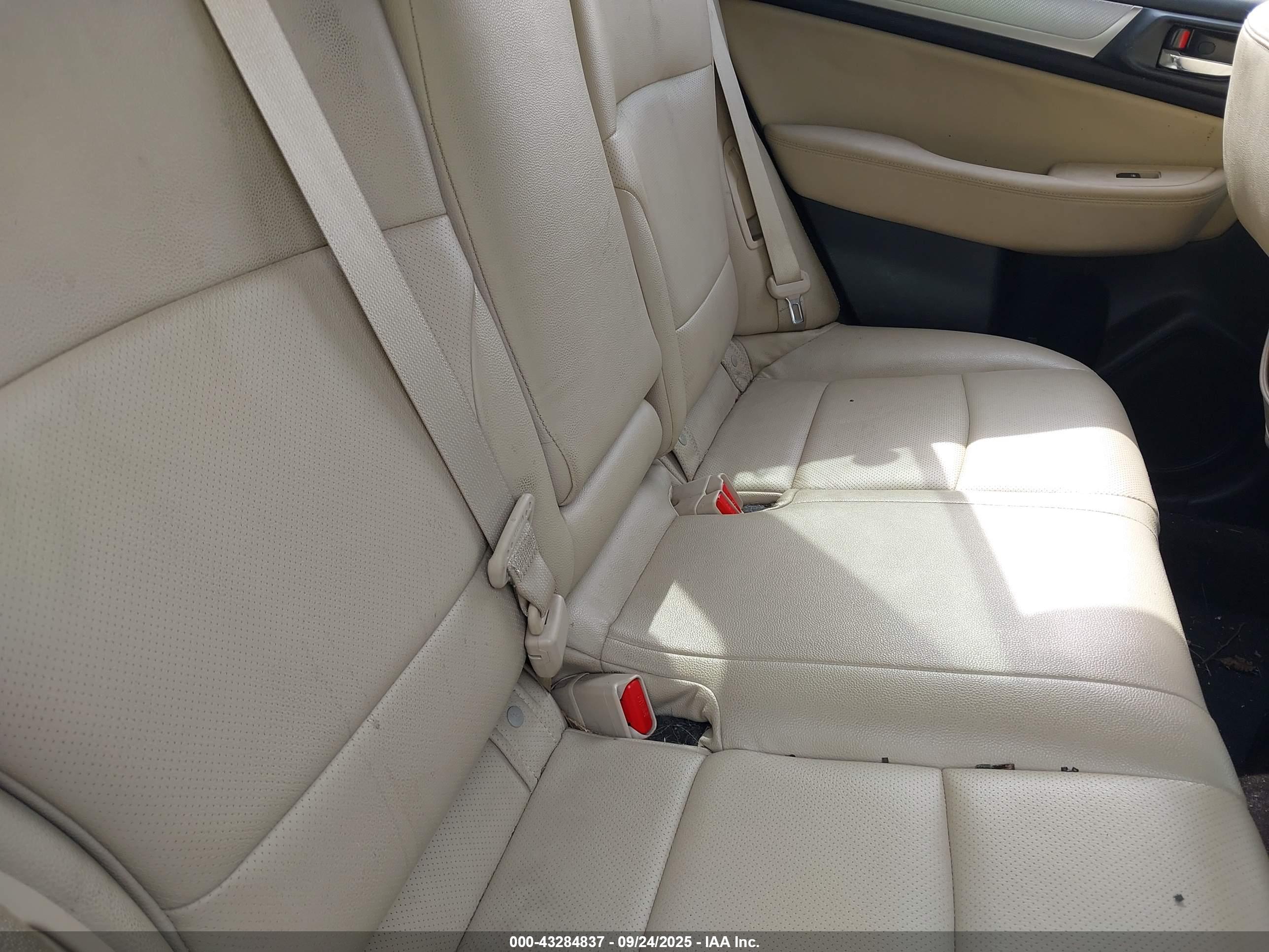 SUBARU OUTBACK image 8