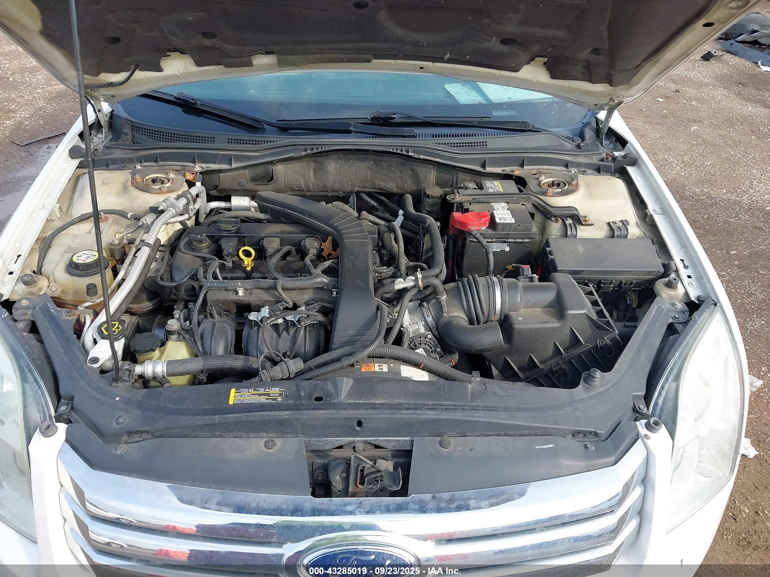 FORD FUSION image 10