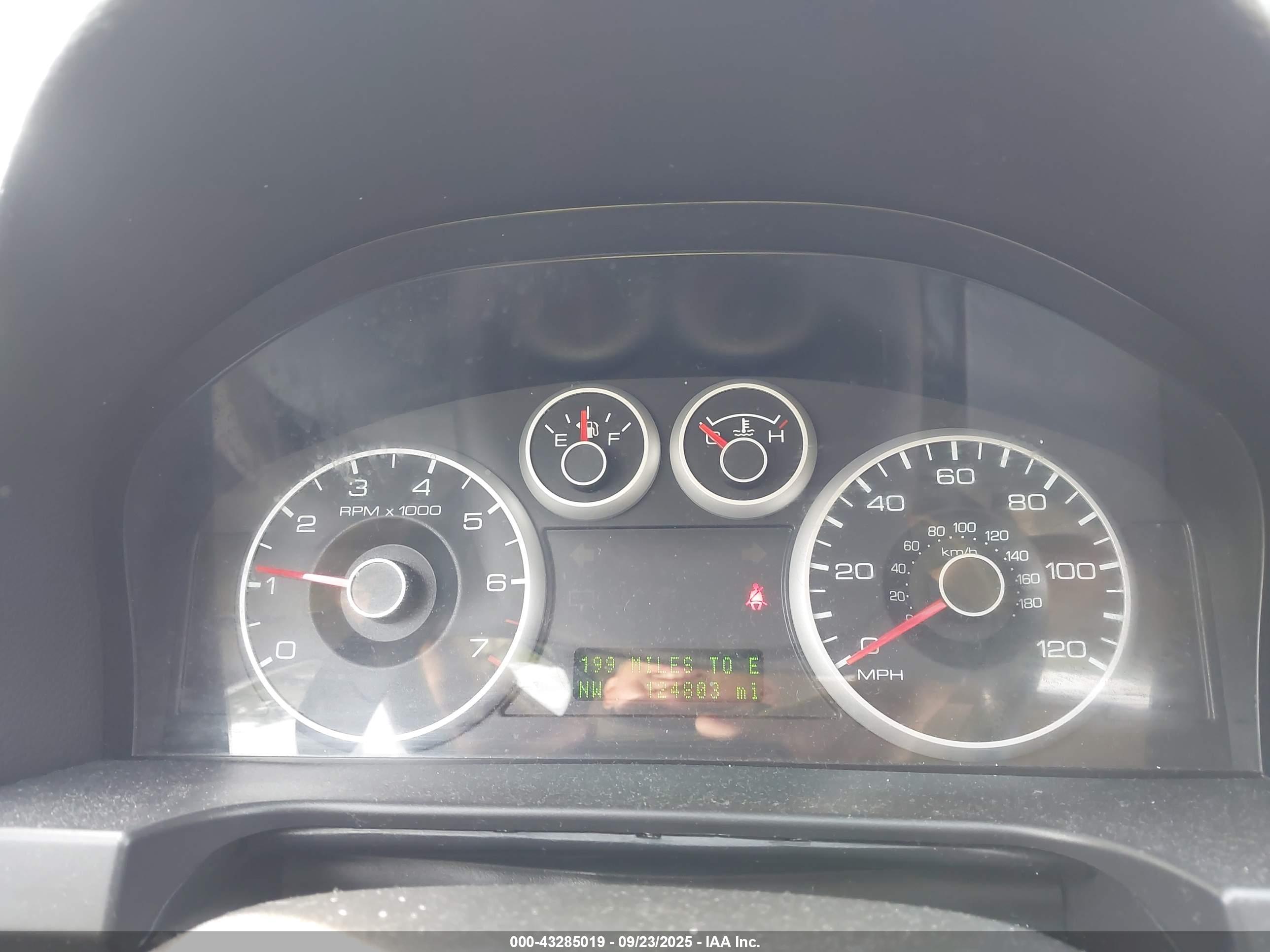 FORD FUSION image 7
