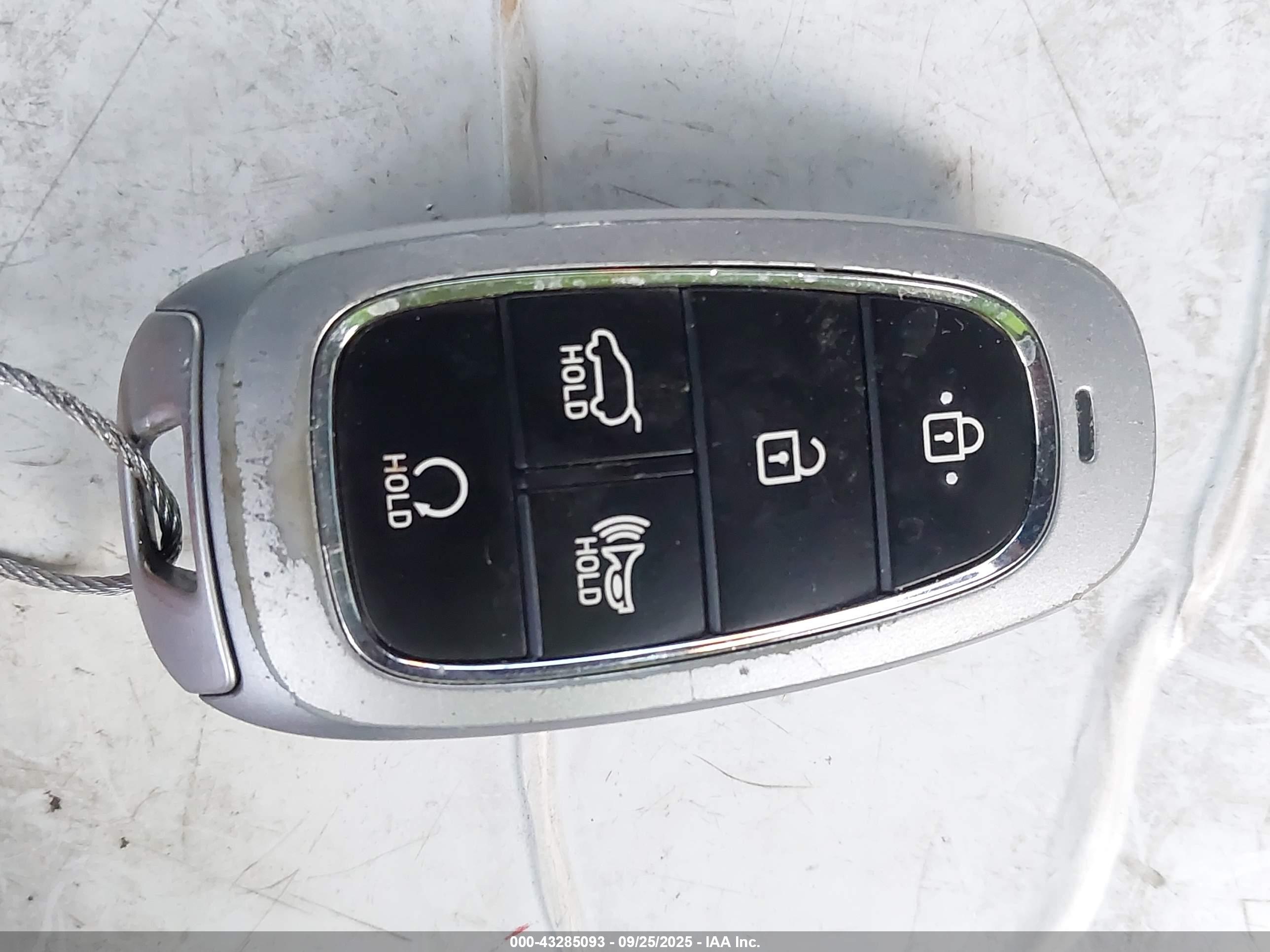 HYUNDAI SANTA image 11