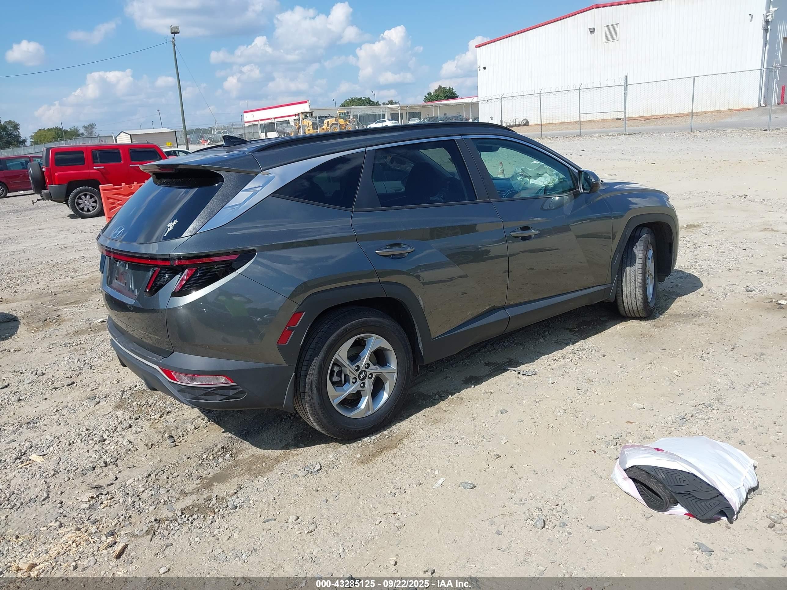 HYUNDAI TUCSON image 4