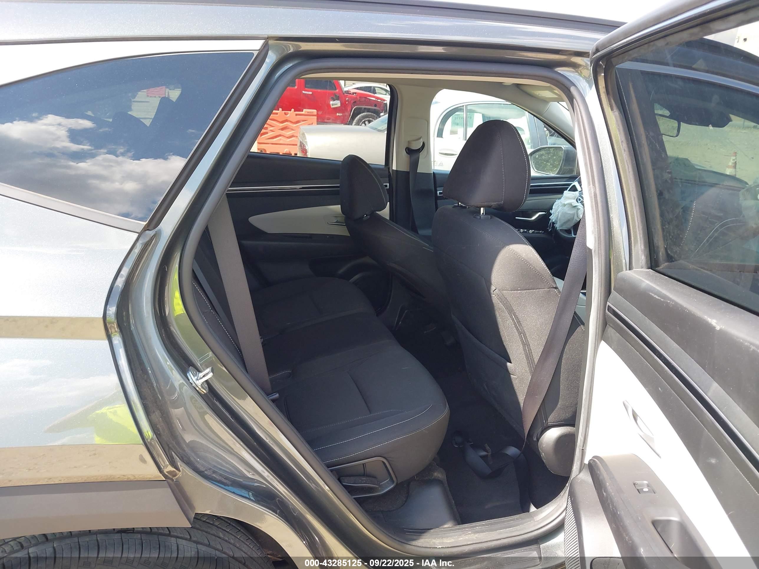 HYUNDAI TUCSON image 8