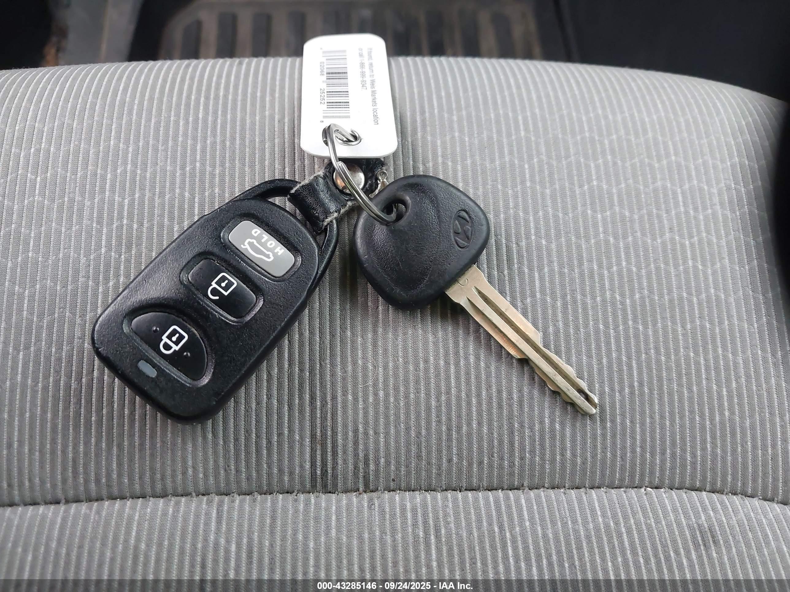 HYUNDAI ELANTRA image 11