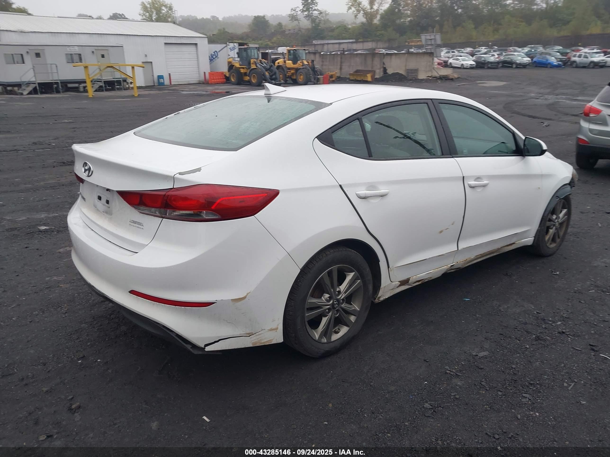 HYUNDAI ELANTRA image 4