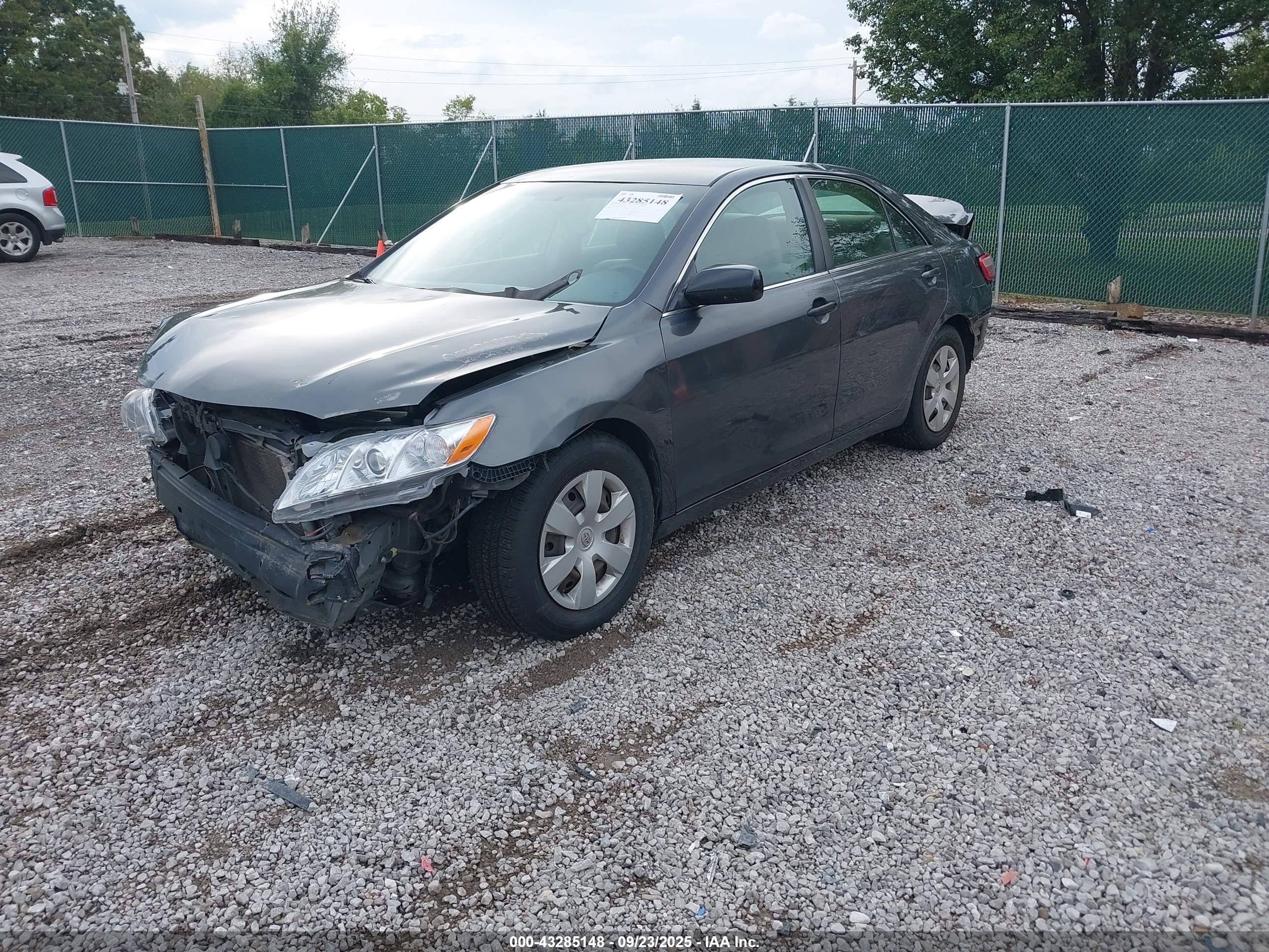 TOYOTA CAMRY image 2