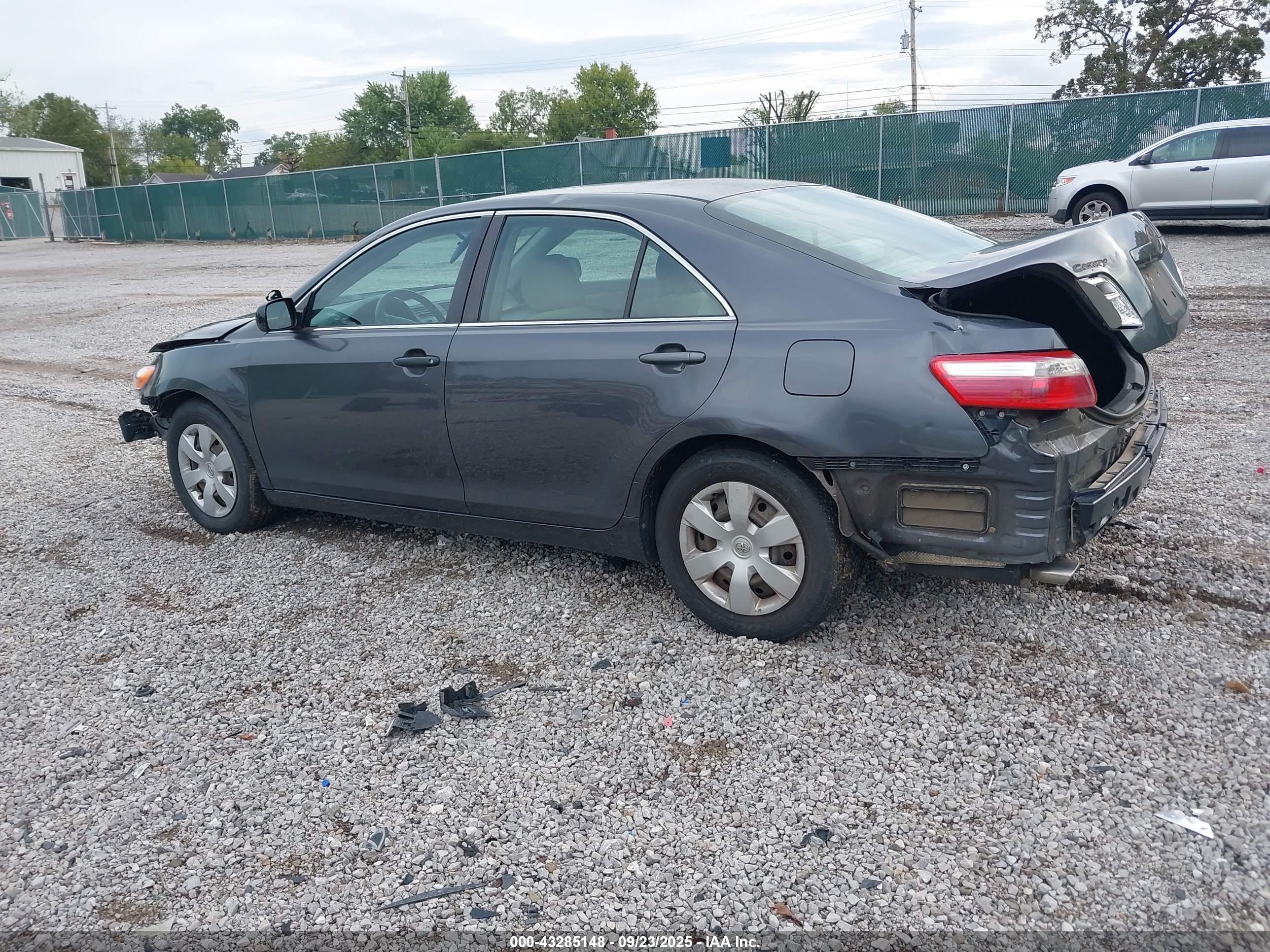 TOYOTA CAMRY image 3