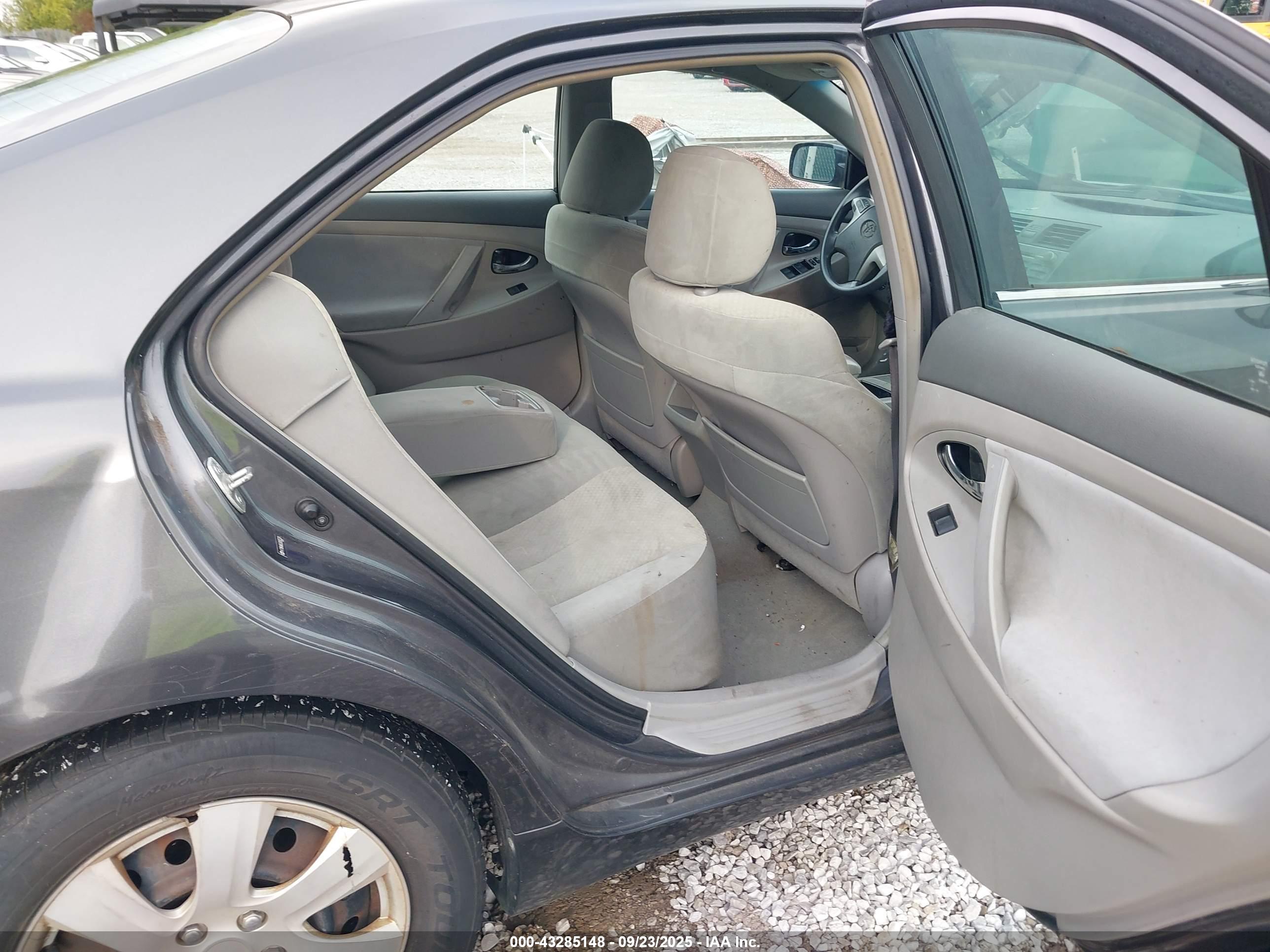 TOYOTA CAMRY image 8
