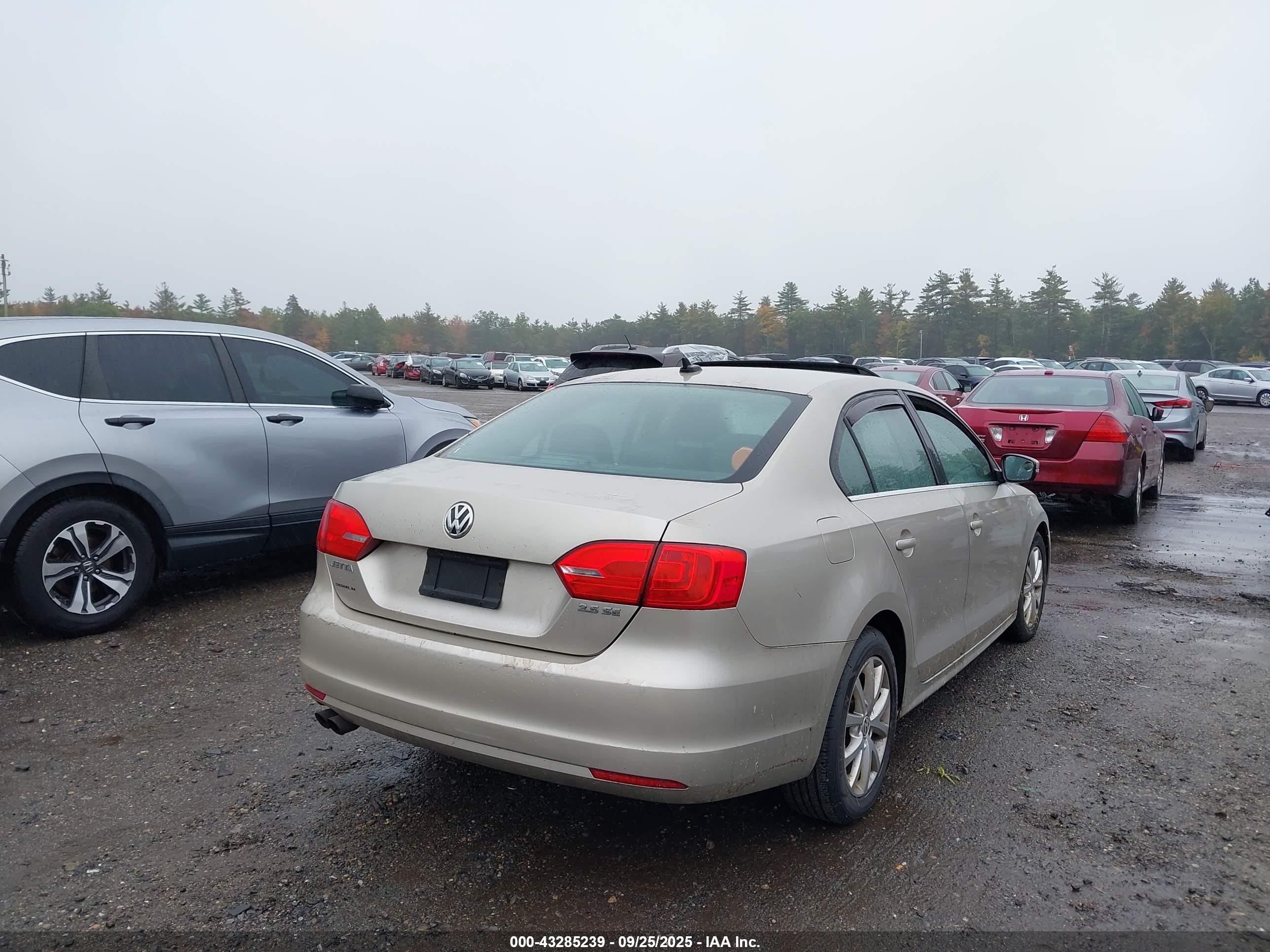 VOLKSWAGEN JETTA image 4