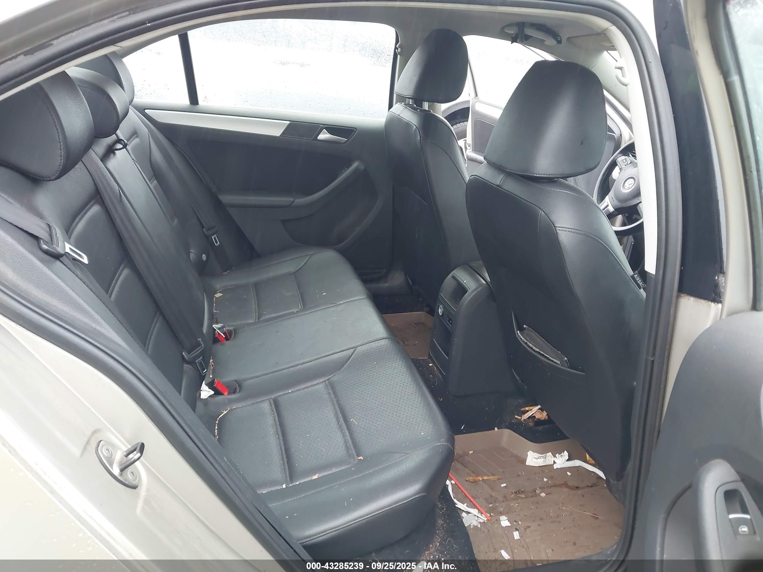 VOLKSWAGEN JETTA image 8