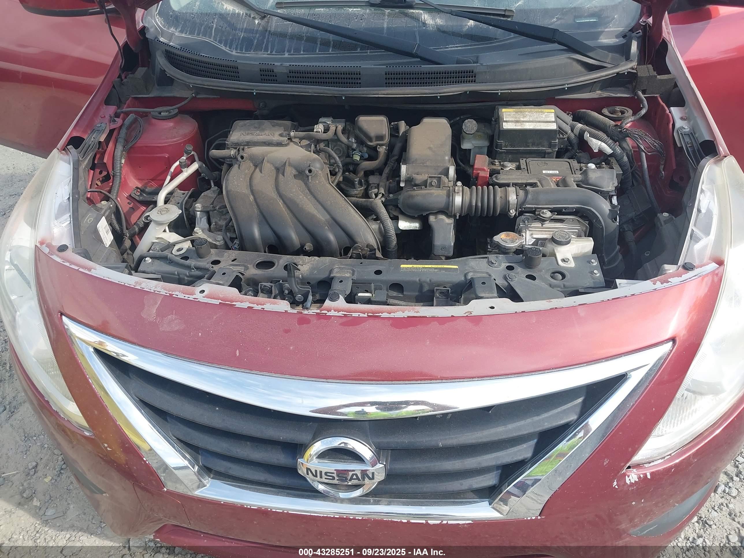 NISSAN VERSA image 10