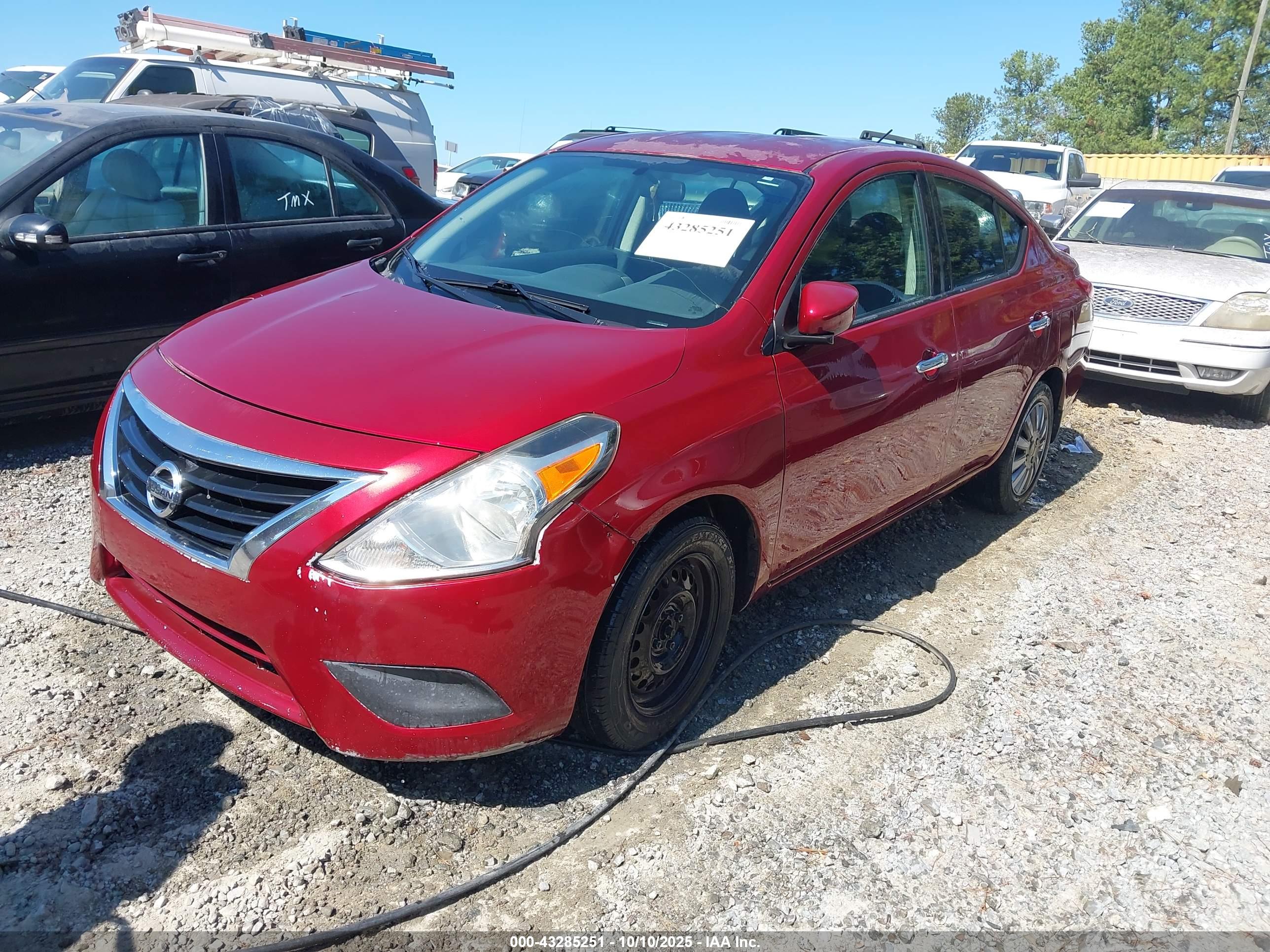 NISSAN VERSA image 2