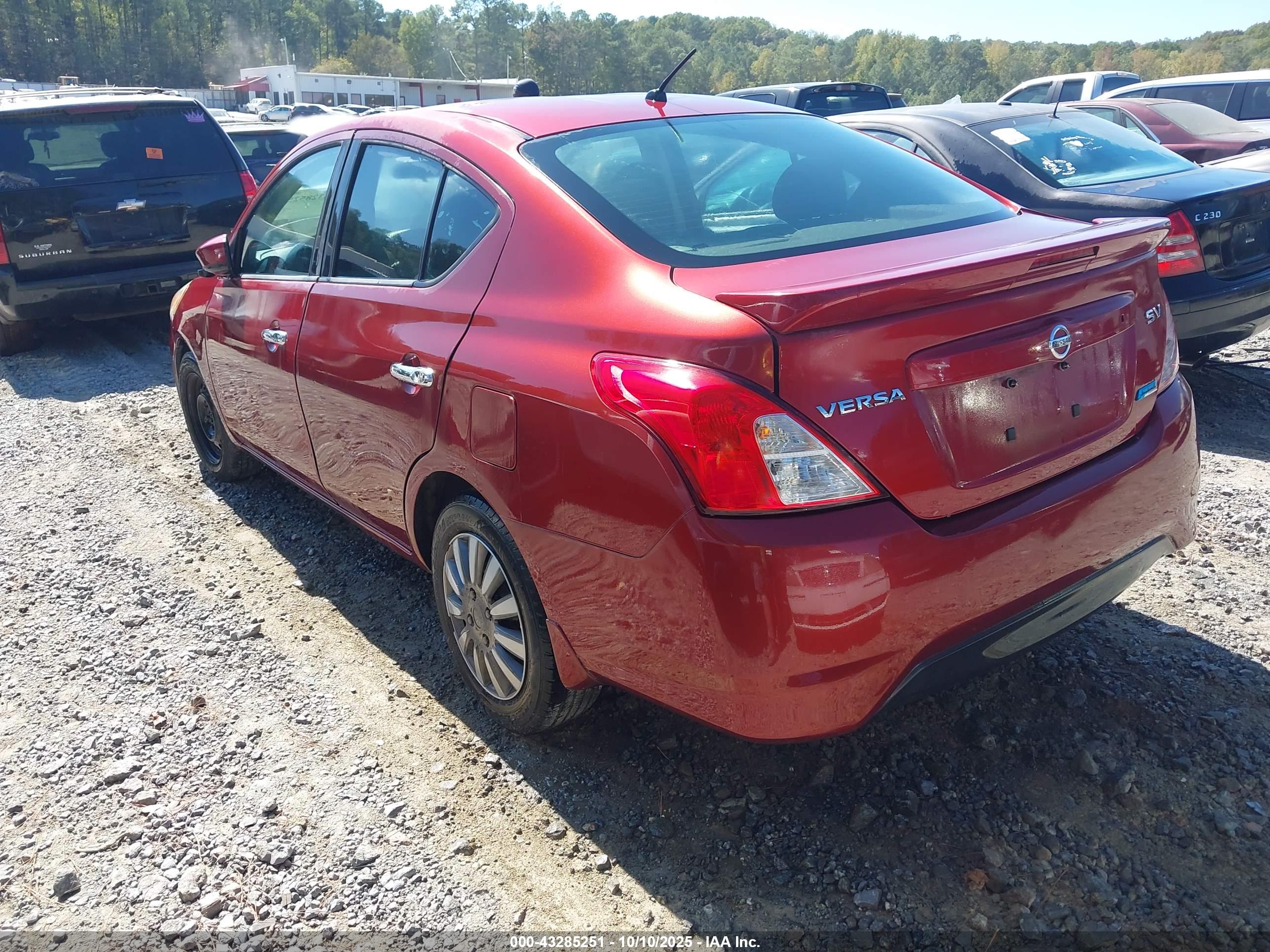 NISSAN VERSA image 3