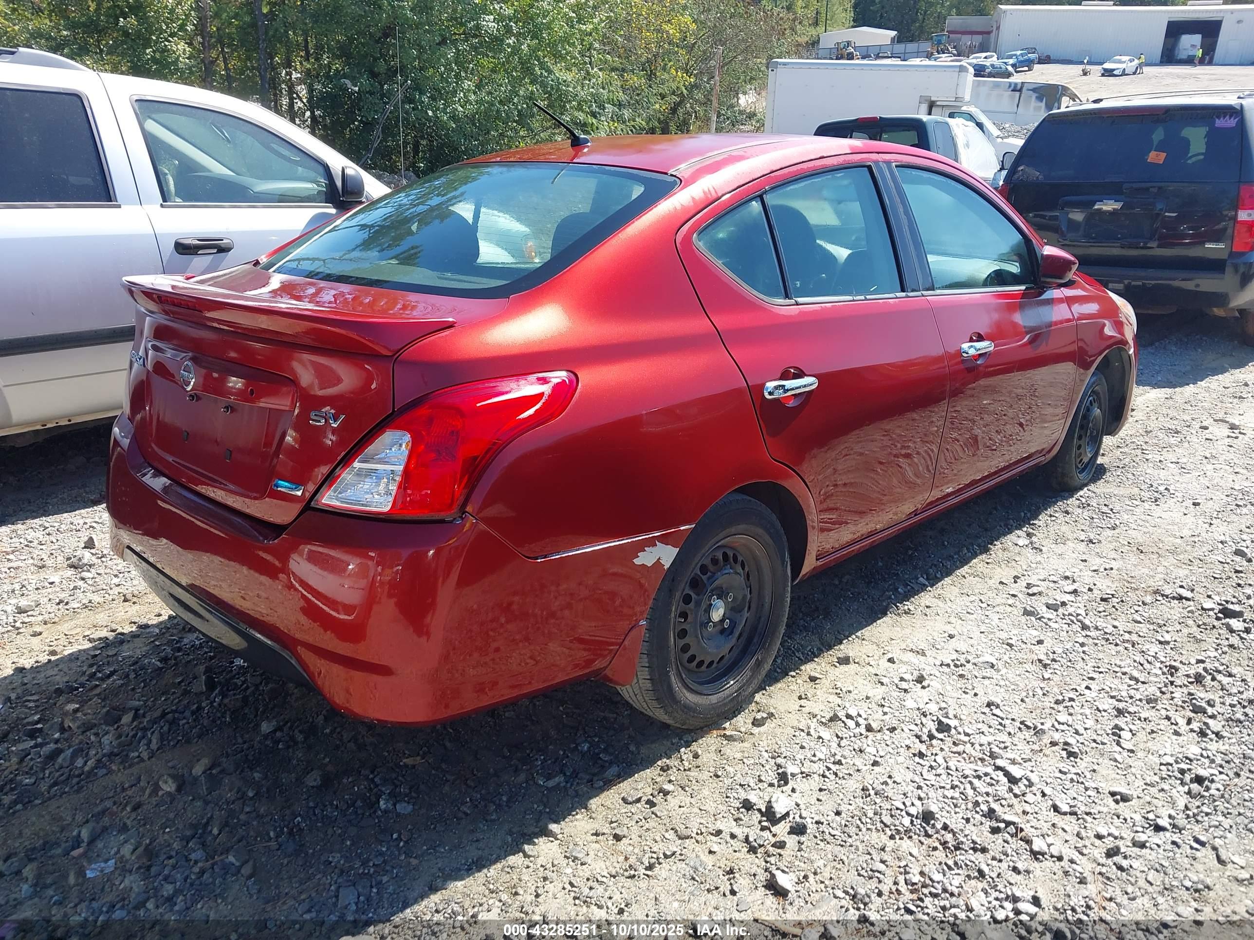 NISSAN VERSA image 4