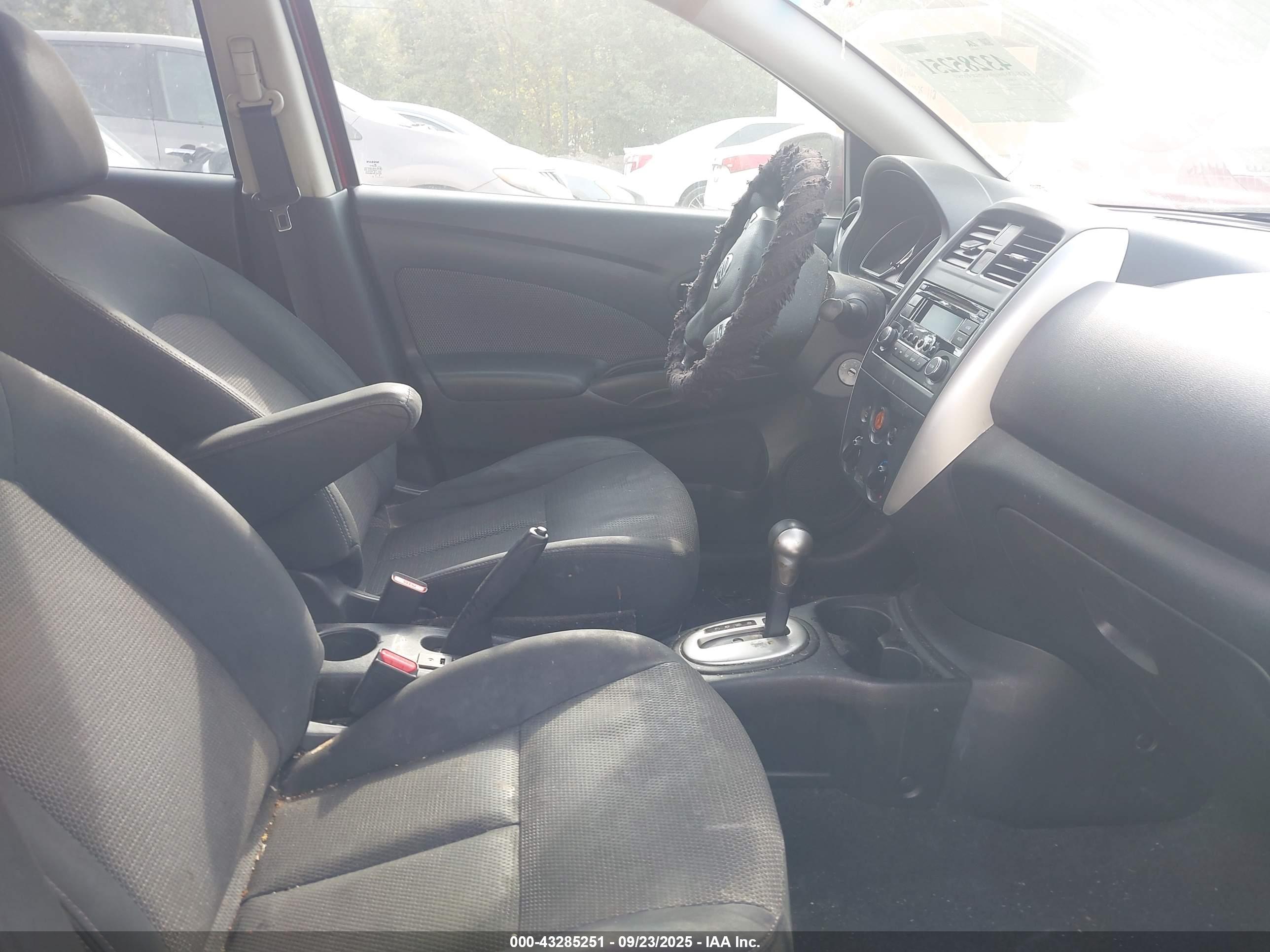 NISSAN VERSA image 5