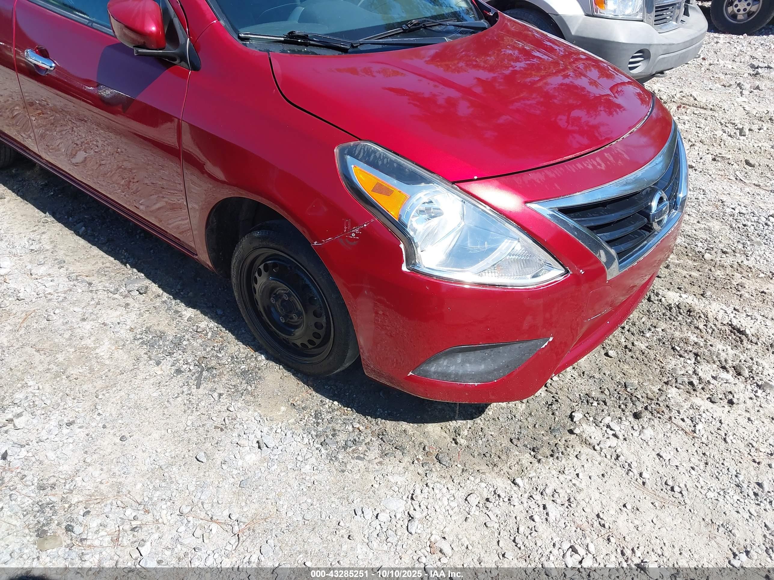 NISSAN VERSA image 6