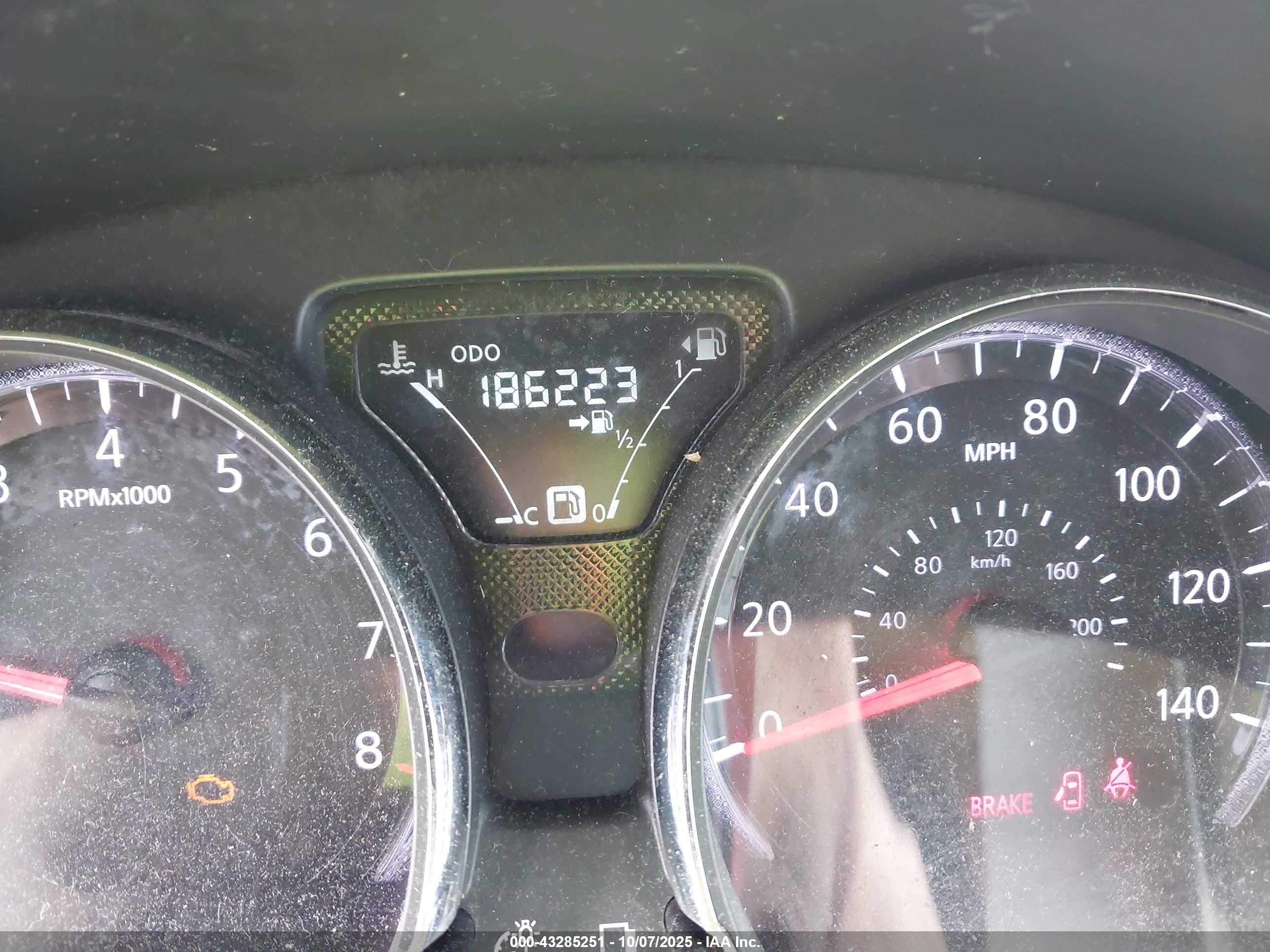 NISSAN VERSA image 7