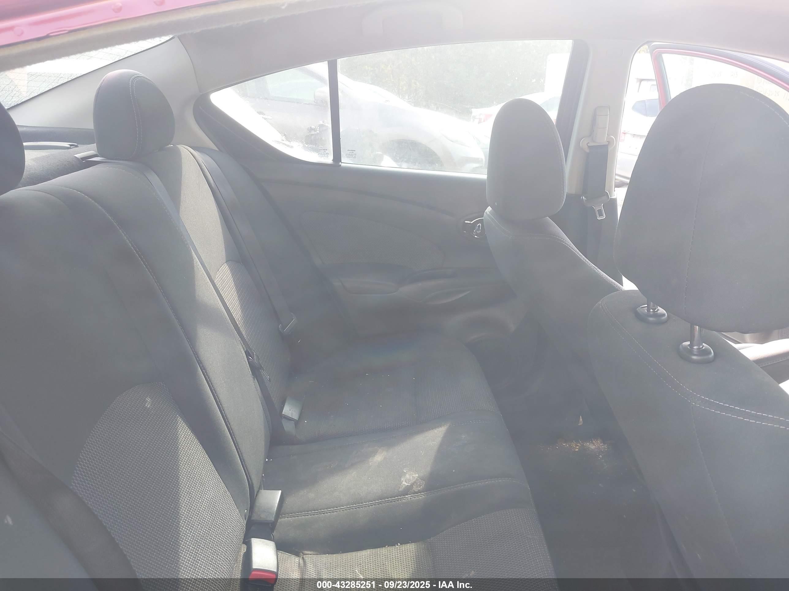 NISSAN VERSA image 8