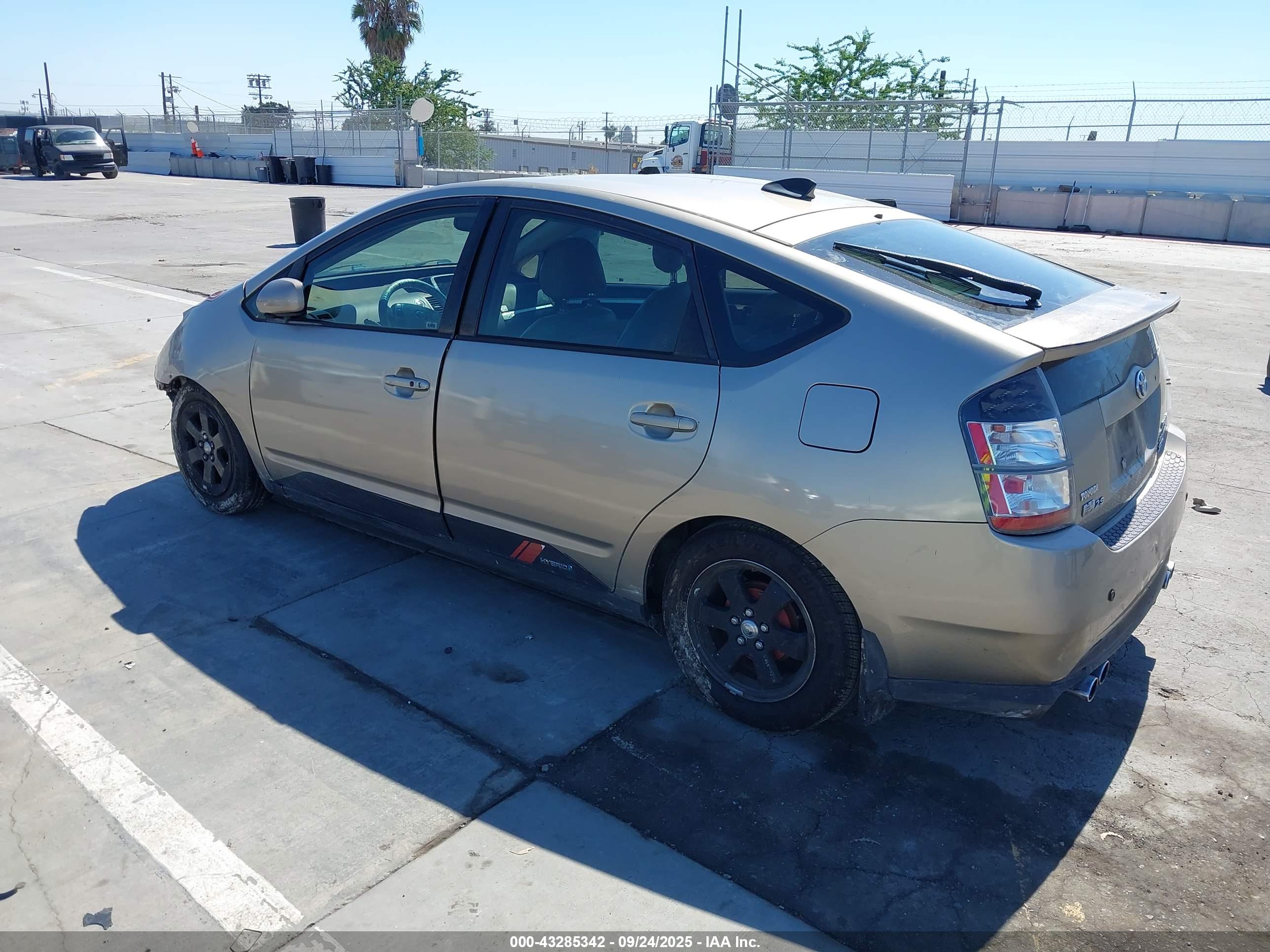 TOYOTA PRIUS image 3