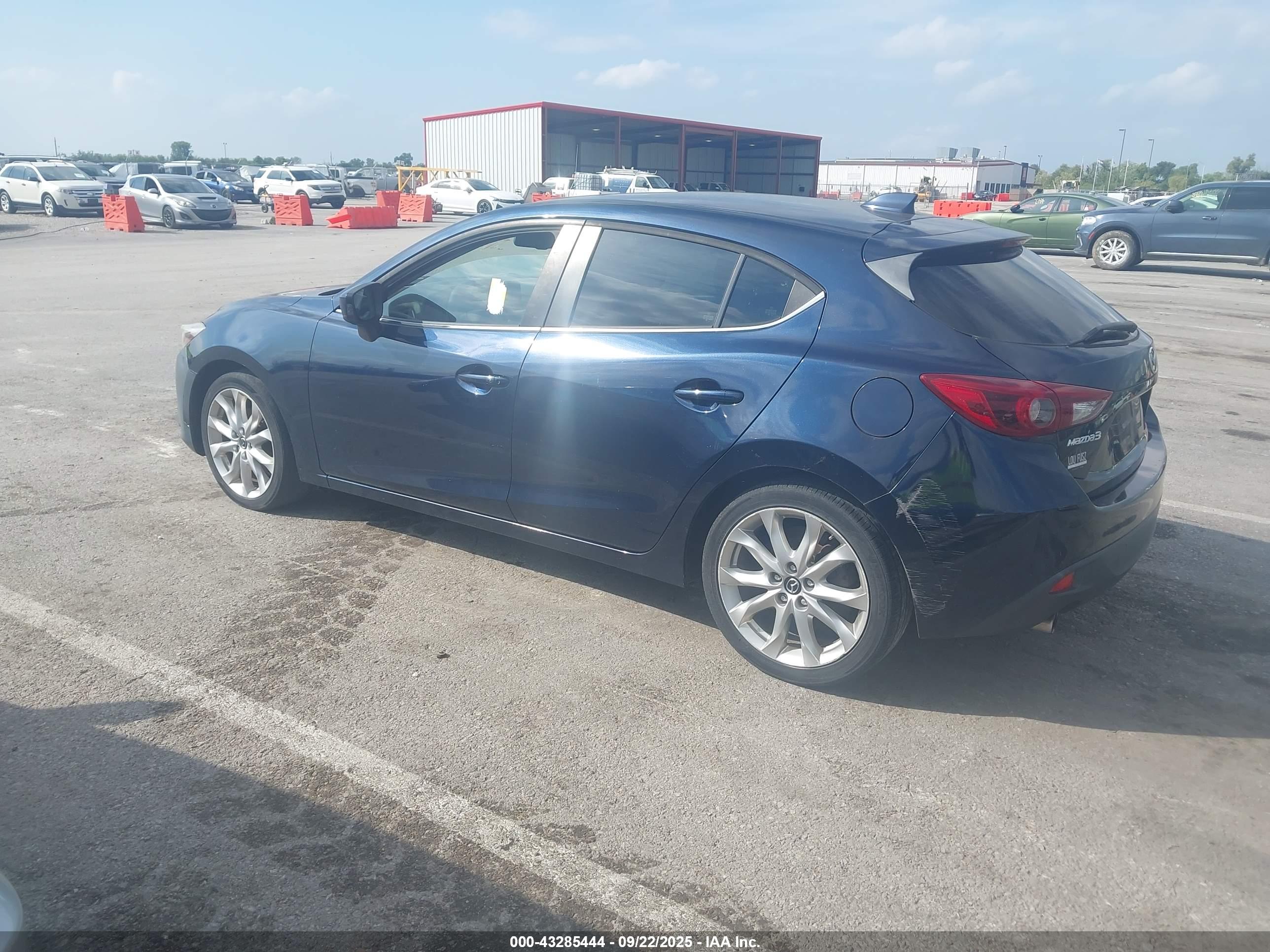 MAZDA MAZDA3 image 3