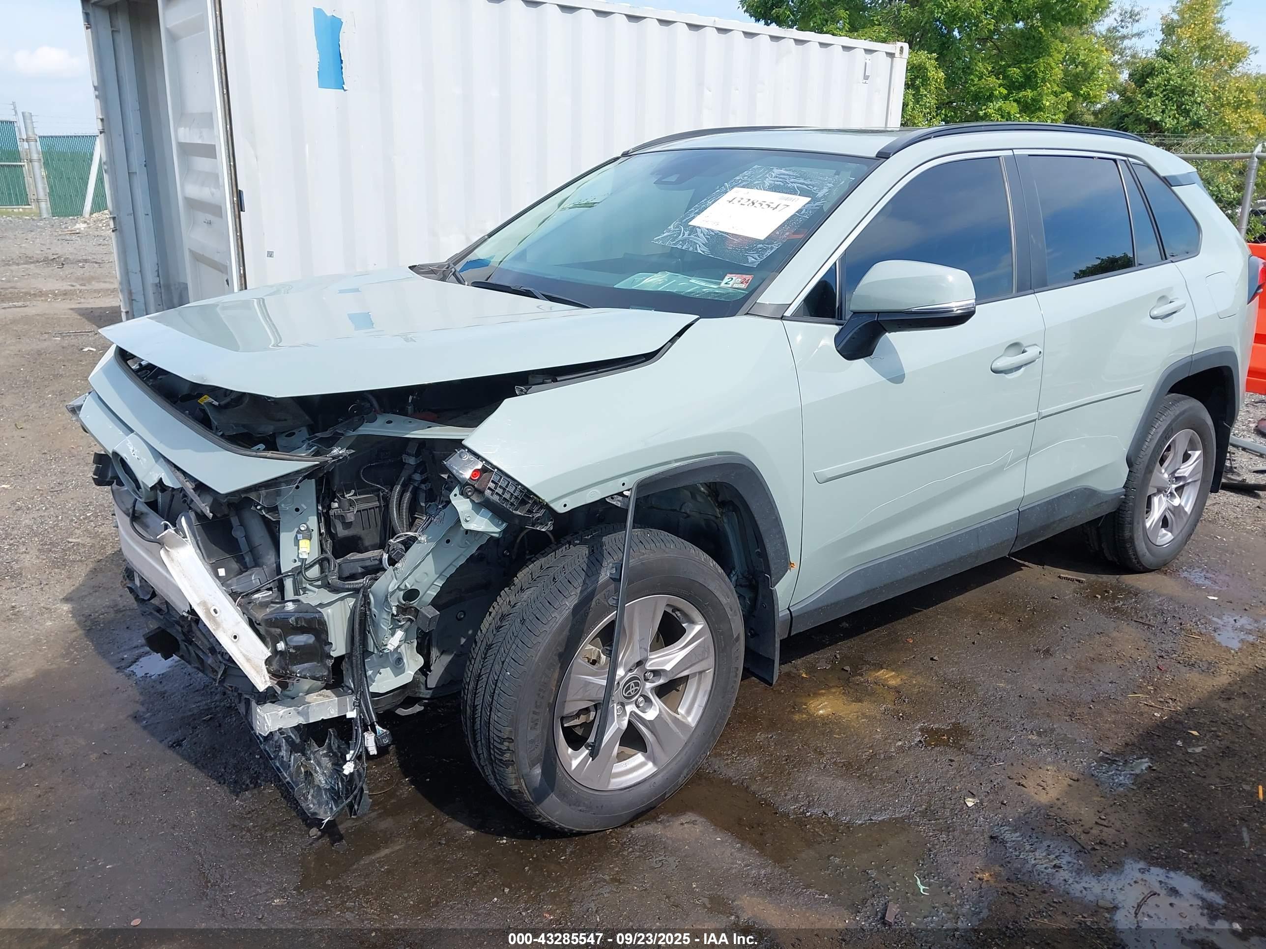 TOYOTA RAV4 image 2