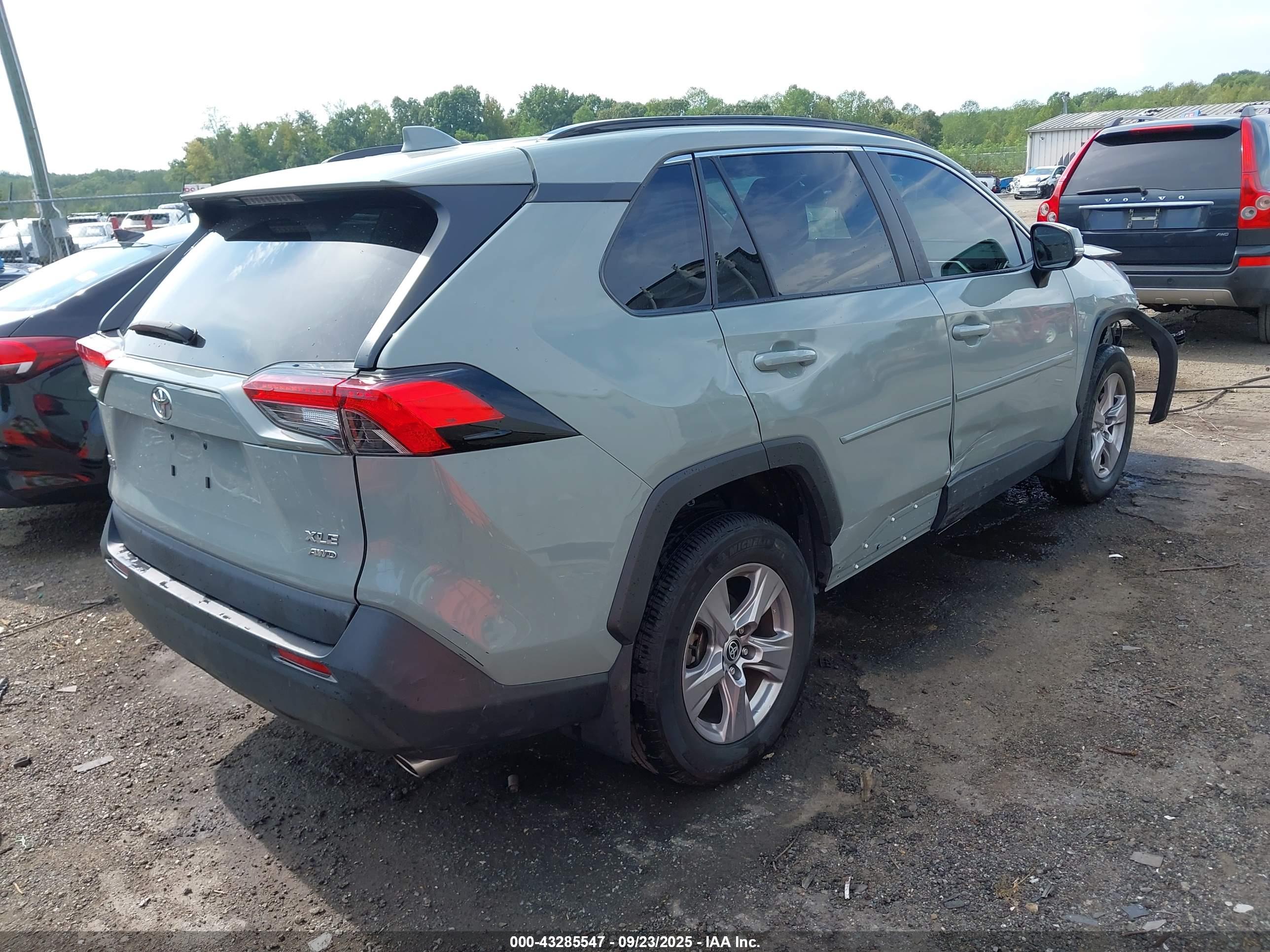 TOYOTA RAV4 image 4