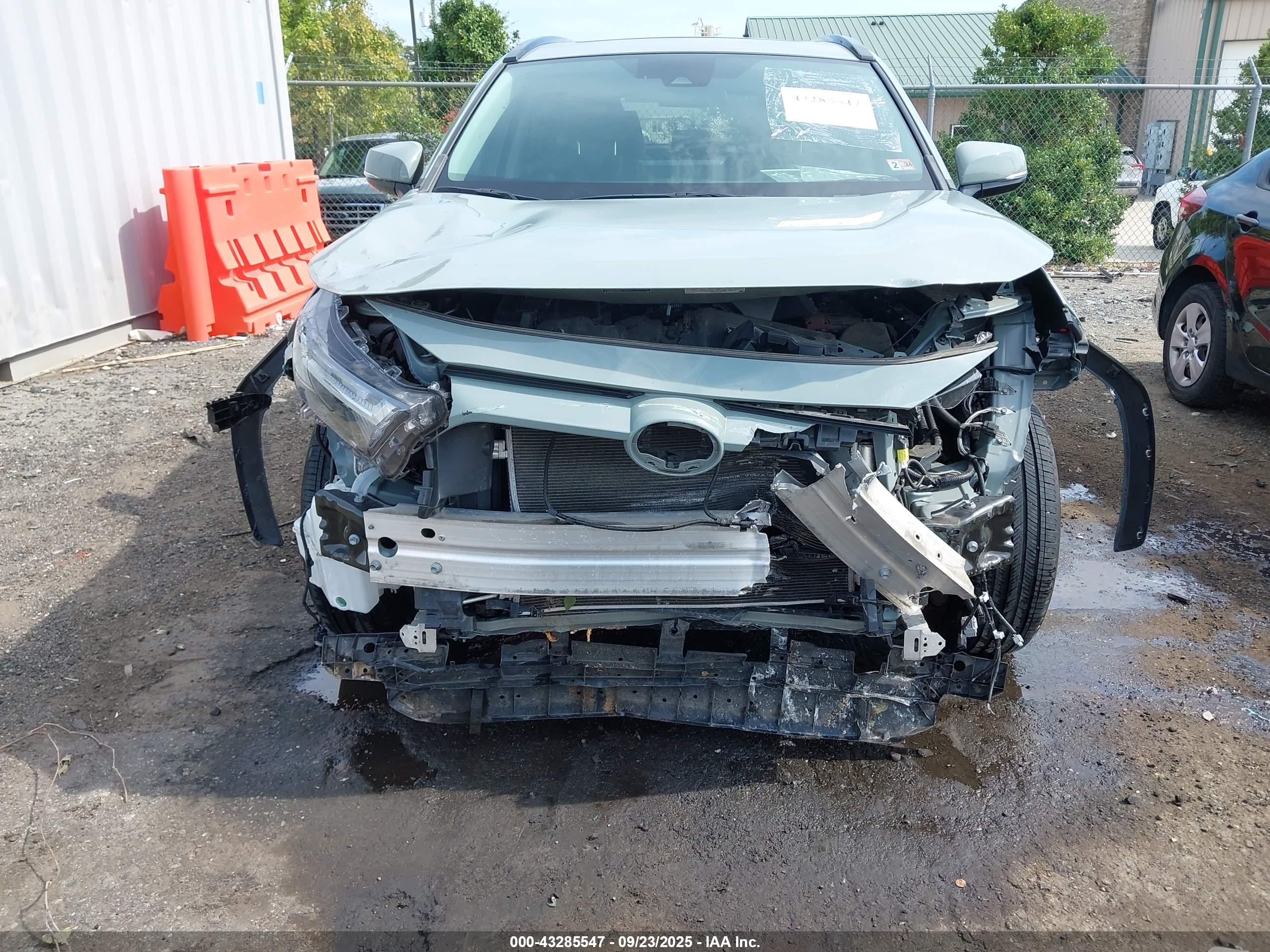 TOYOTA RAV4 image 6