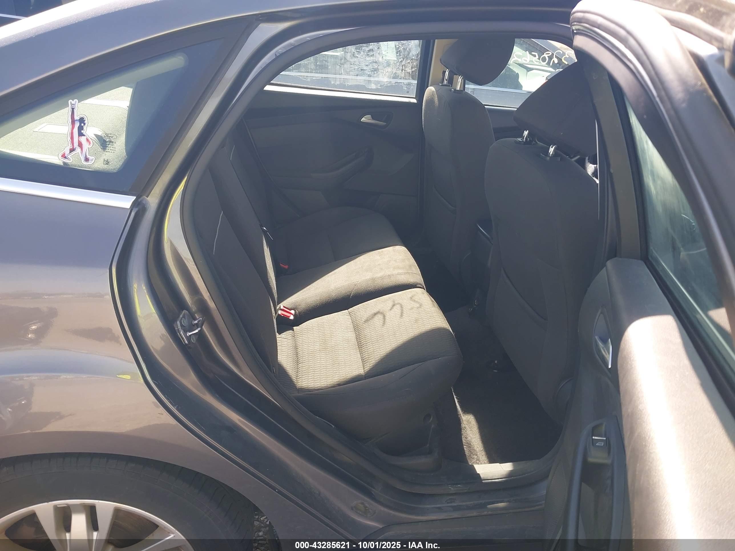 FORD FOCUS image 8