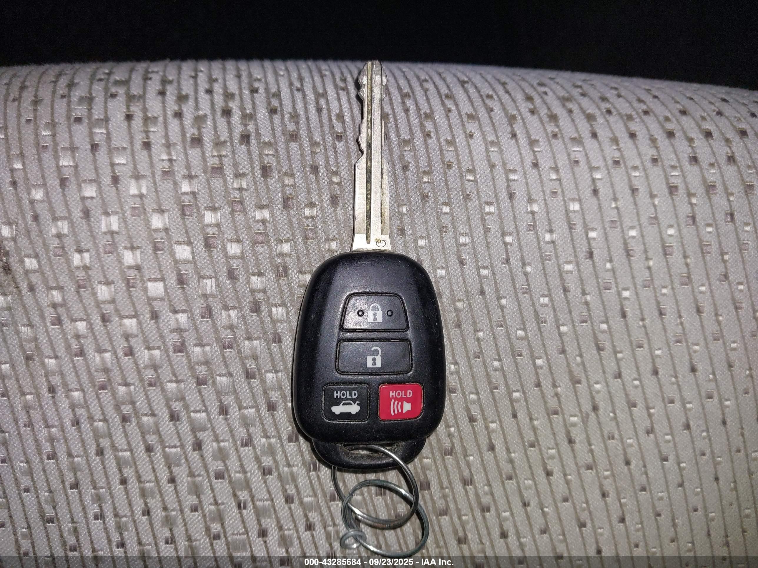 TOYOTA CAMRY image 11