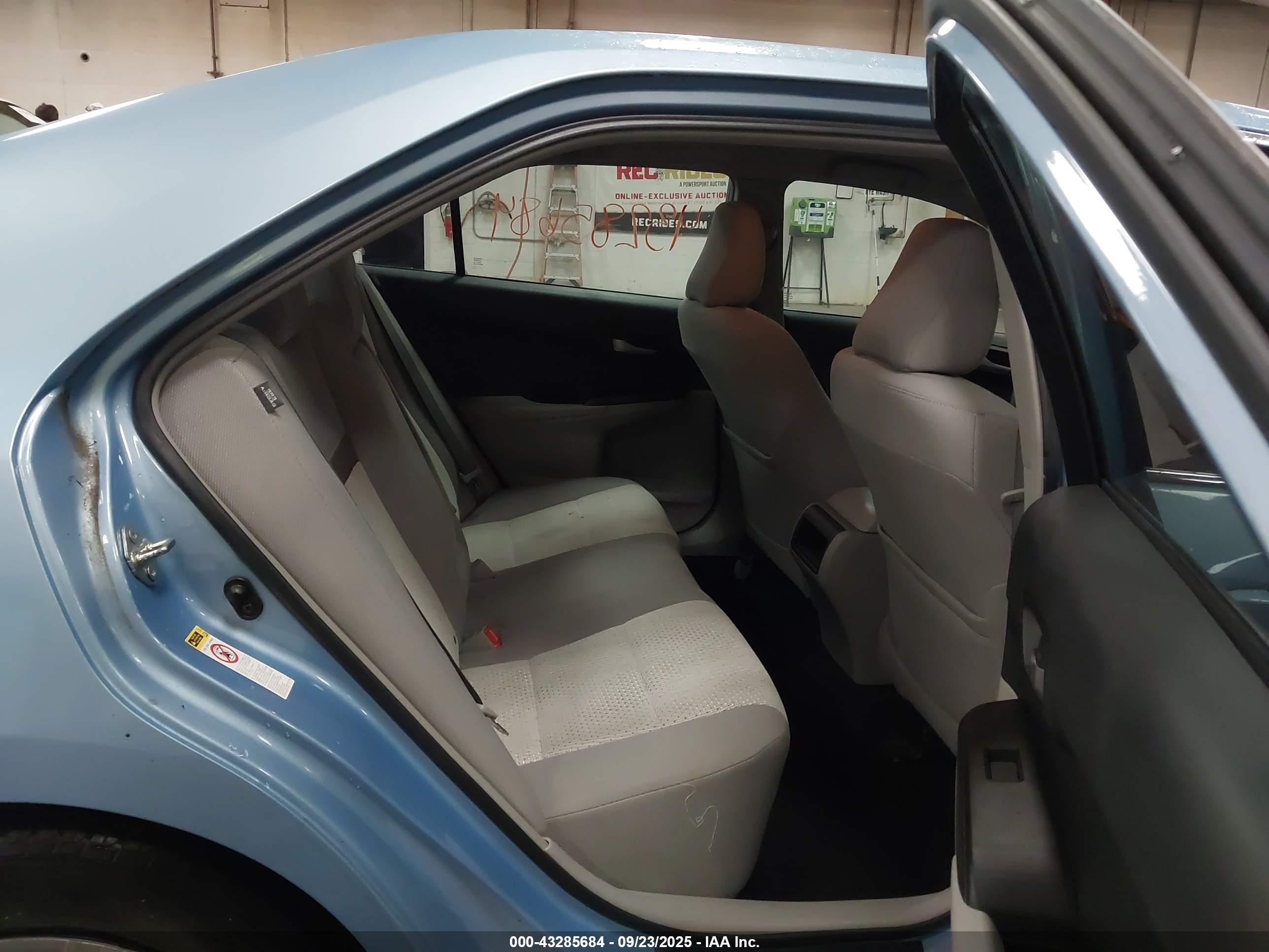 TOYOTA CAMRY image 8