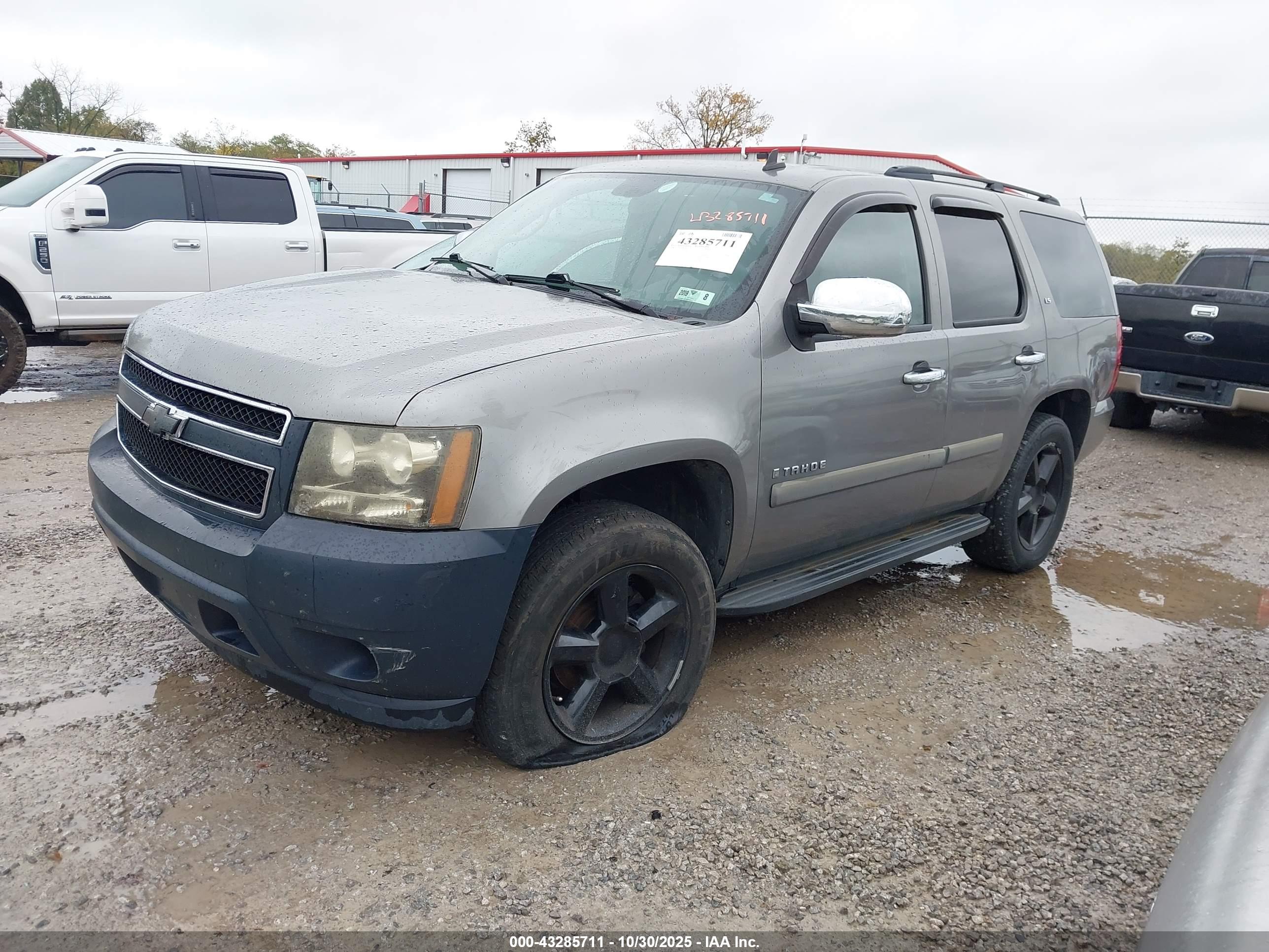 CHEVROLET TAHOE image 2
