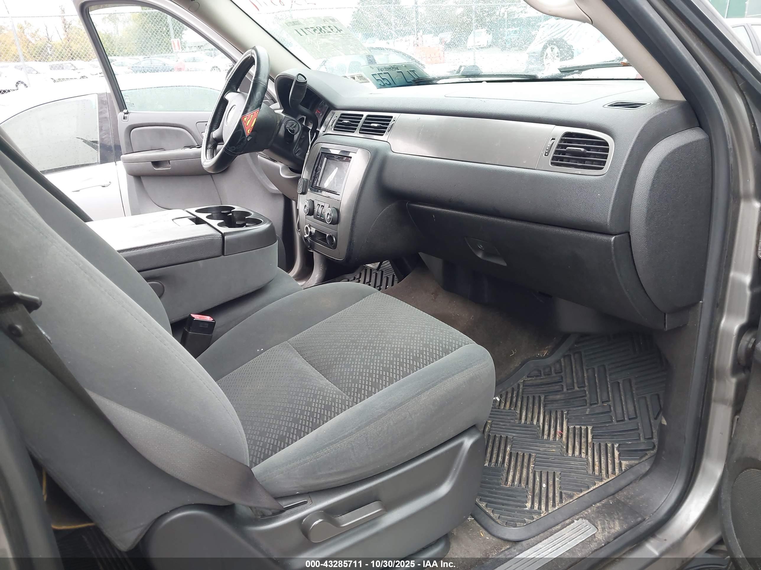 CHEVROLET TAHOE image 5