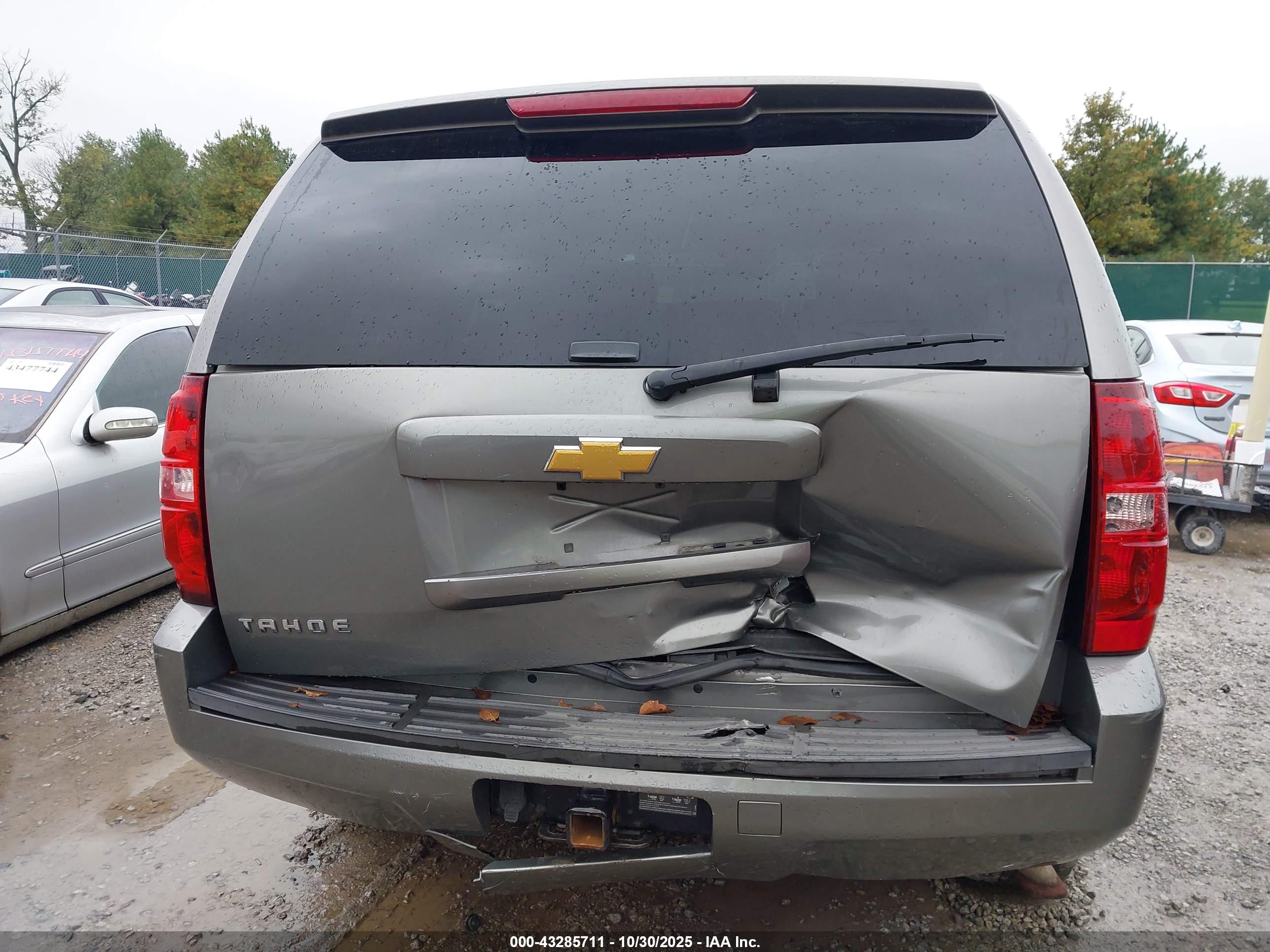 CHEVROLET TAHOE image 6