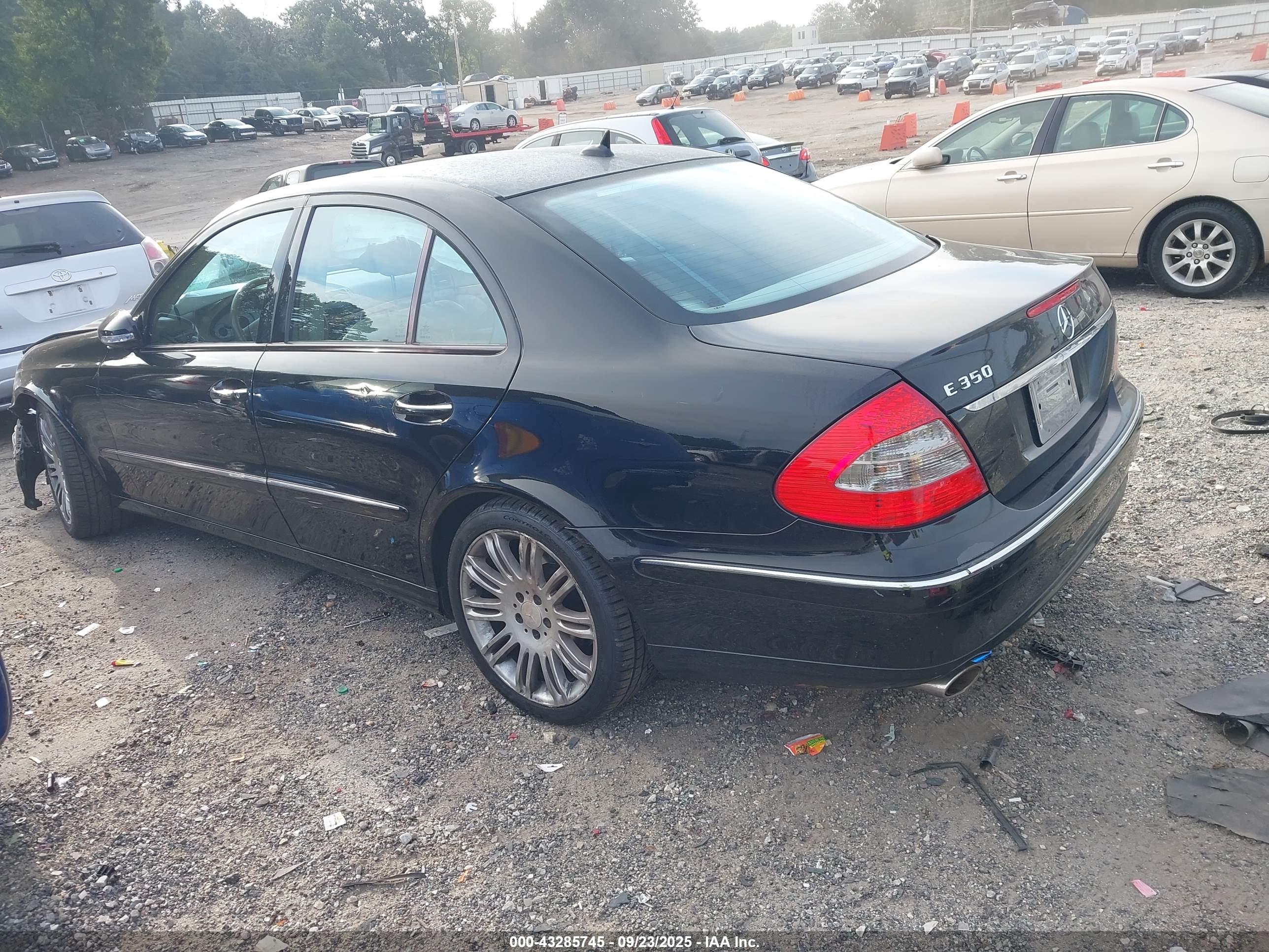 MERCEDES-BENZ E image 3