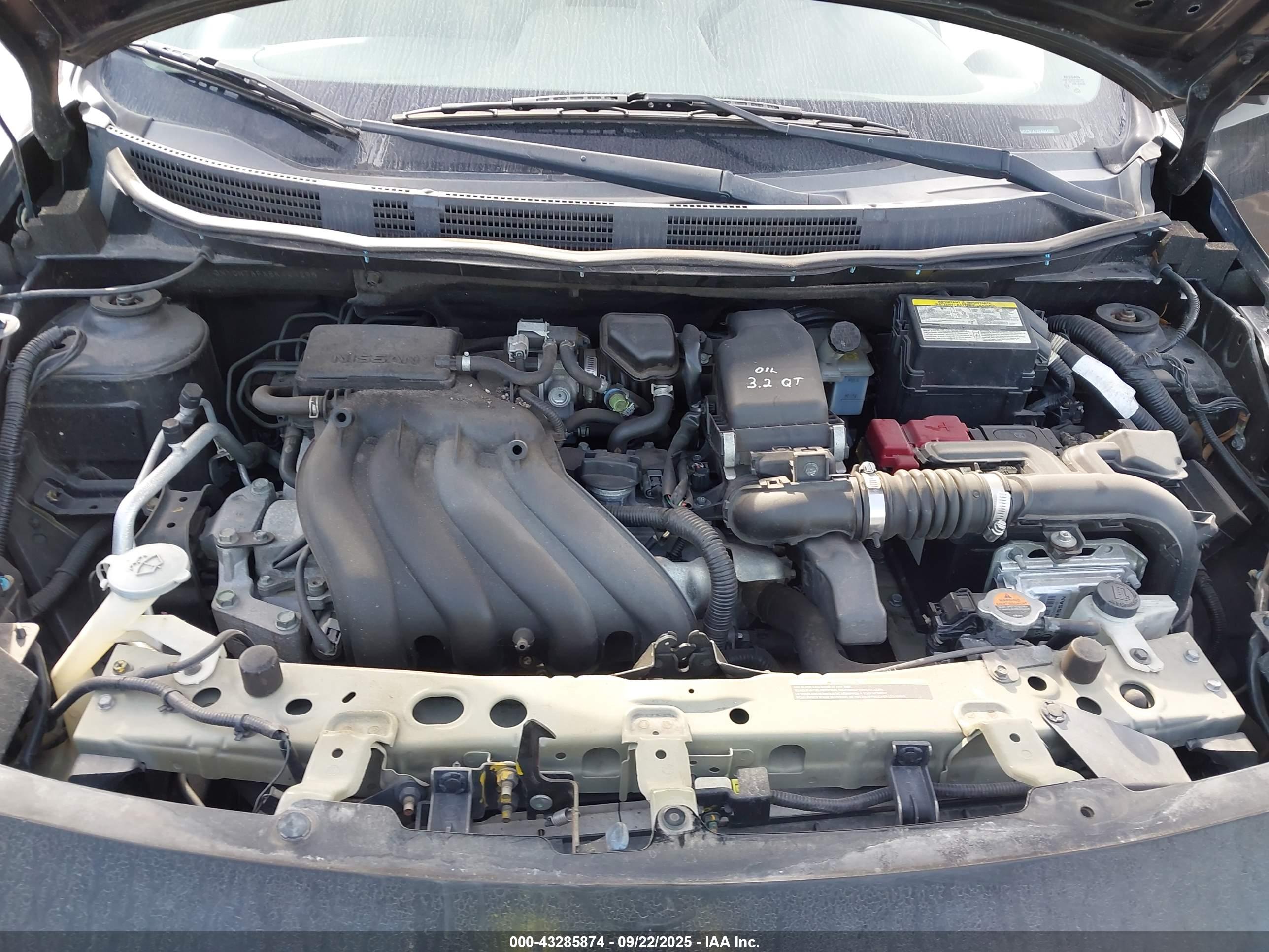 NISSAN VERSA image 10