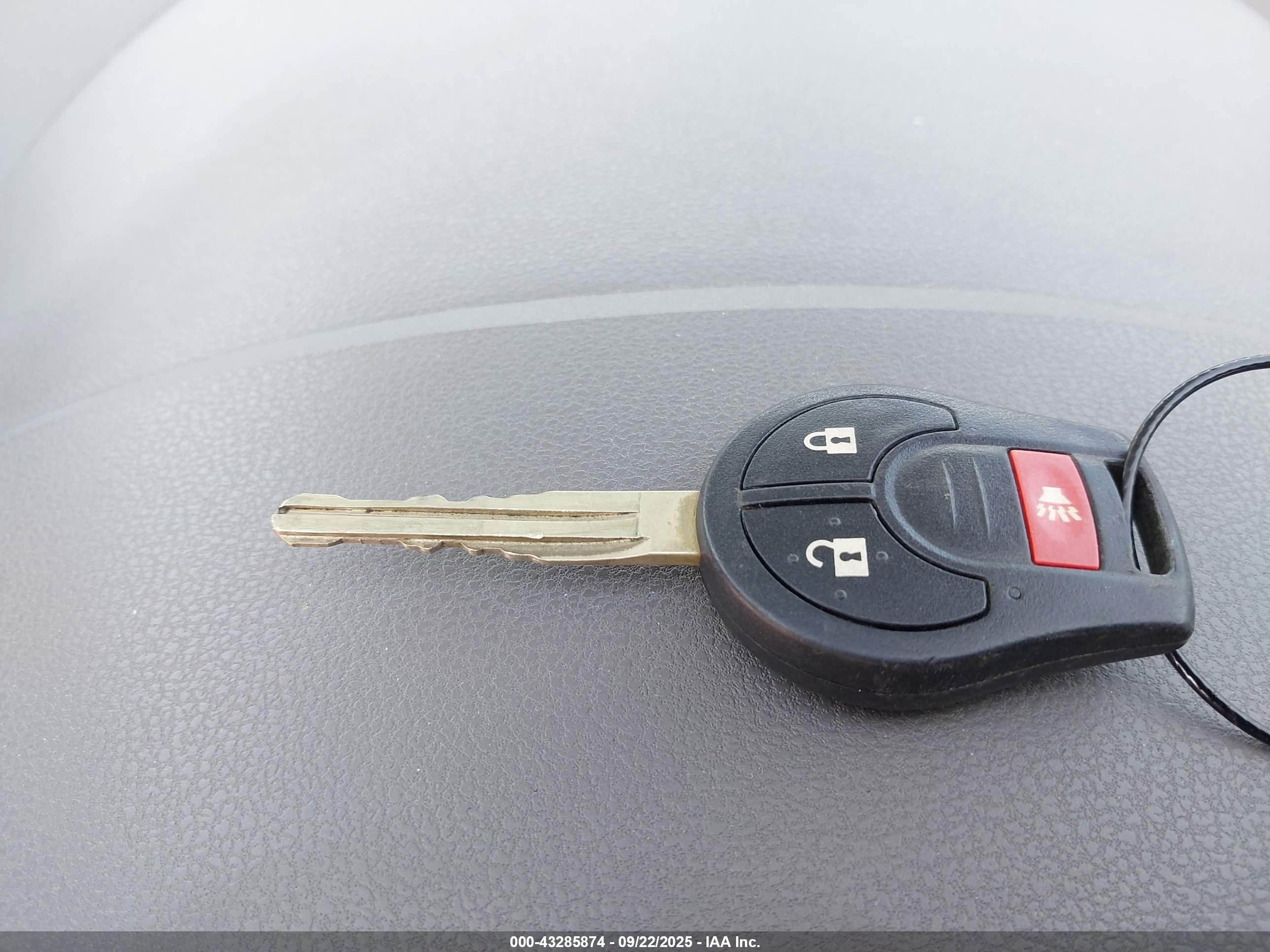 NISSAN VERSA image 11
