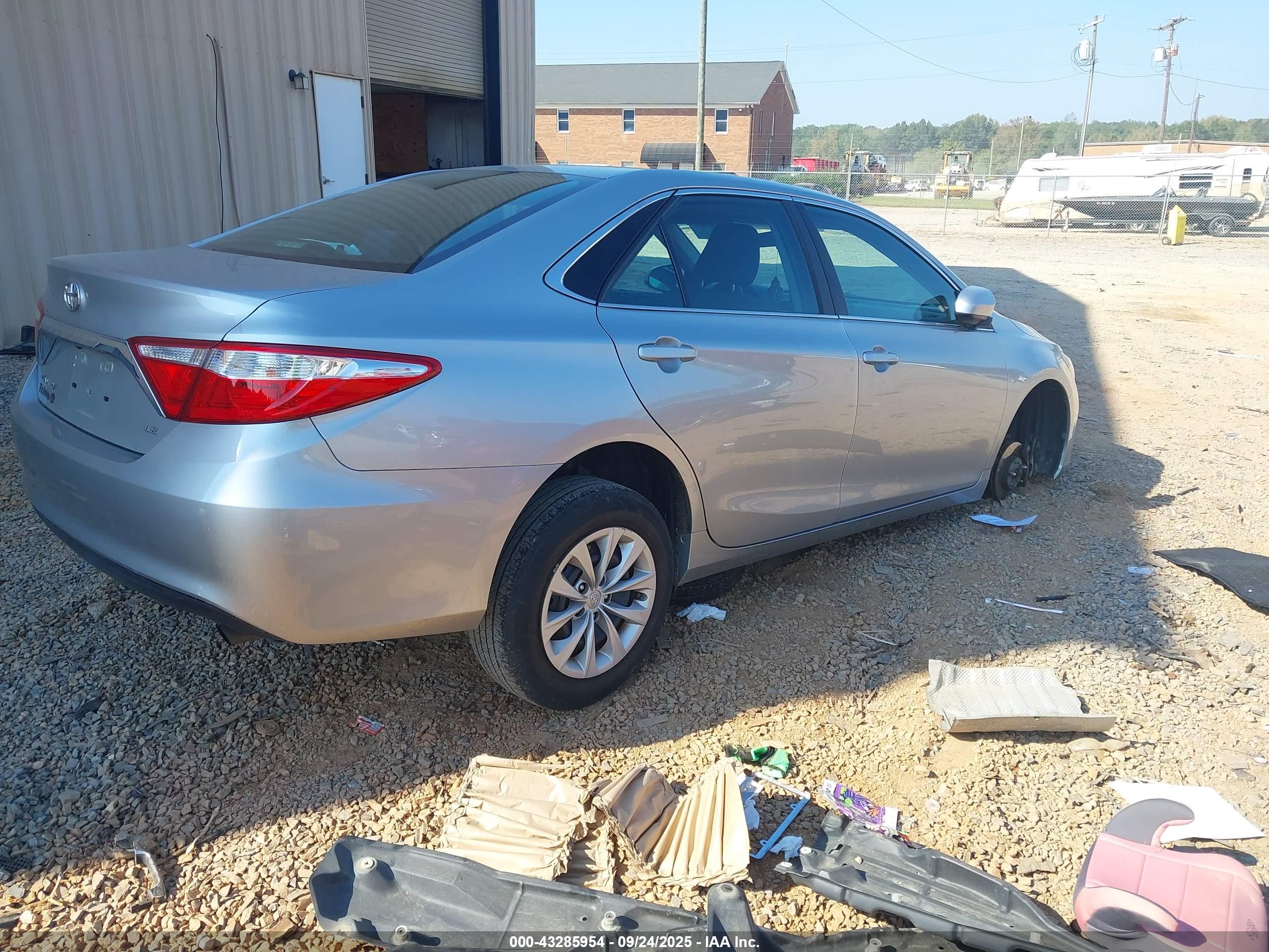 TOYOTA CAMRY image 4