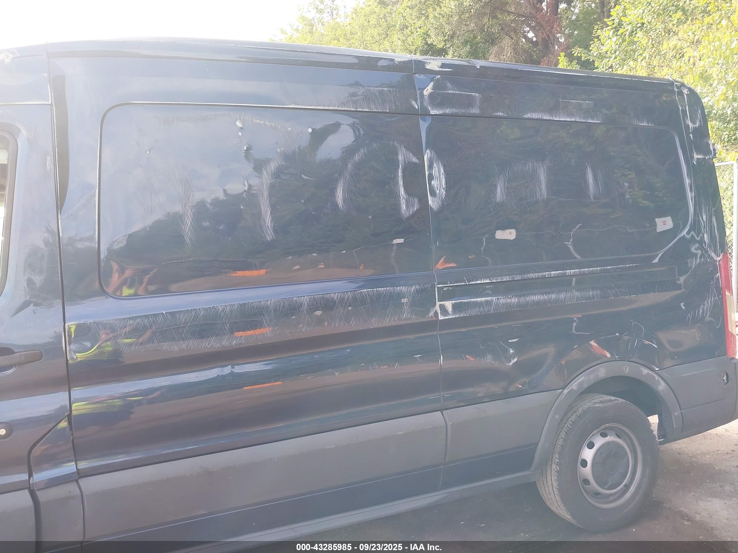 FORD TRANSIT-250 image 6