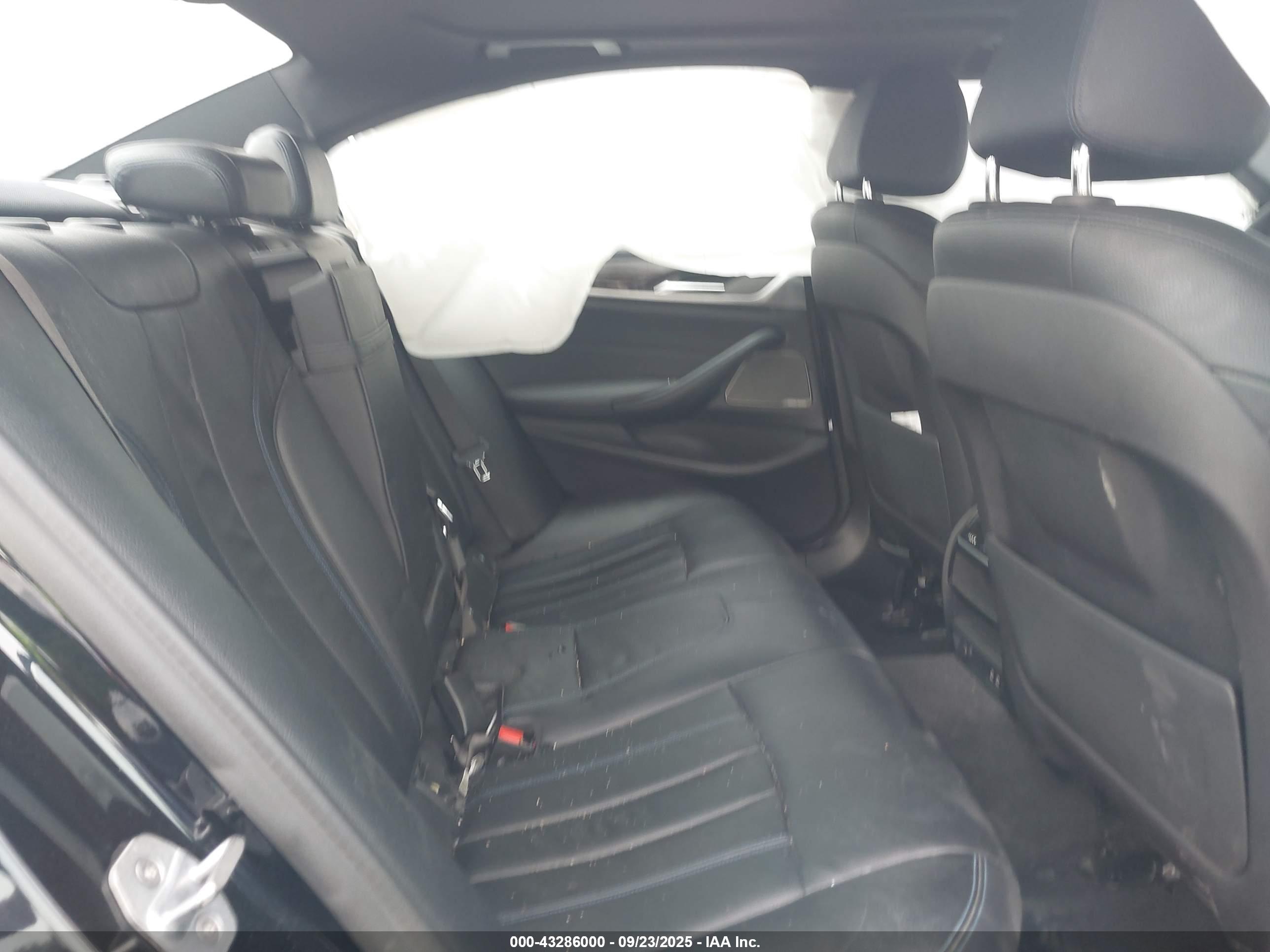 BMW 530E image 8