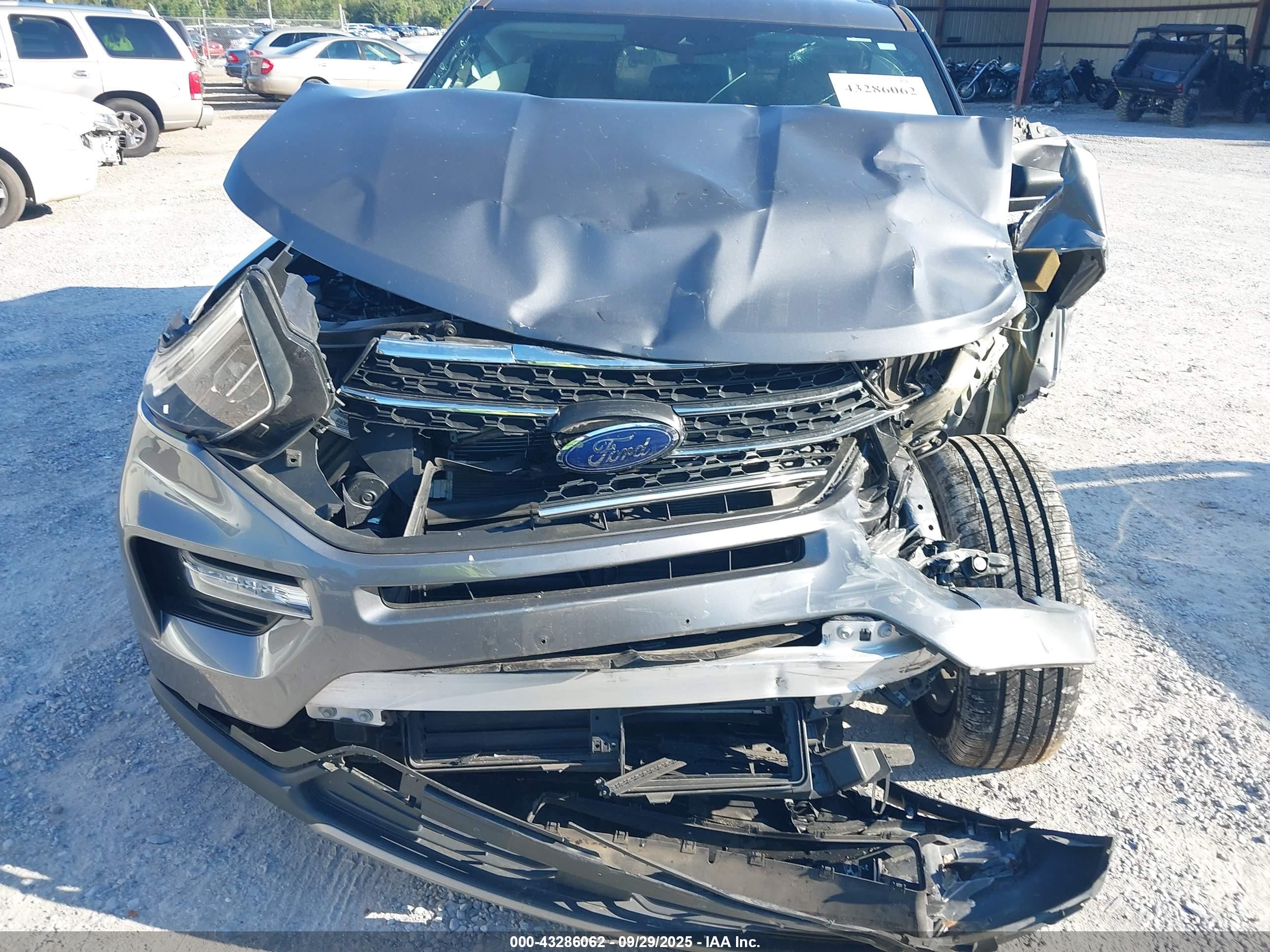FORD EXPLORER image 6