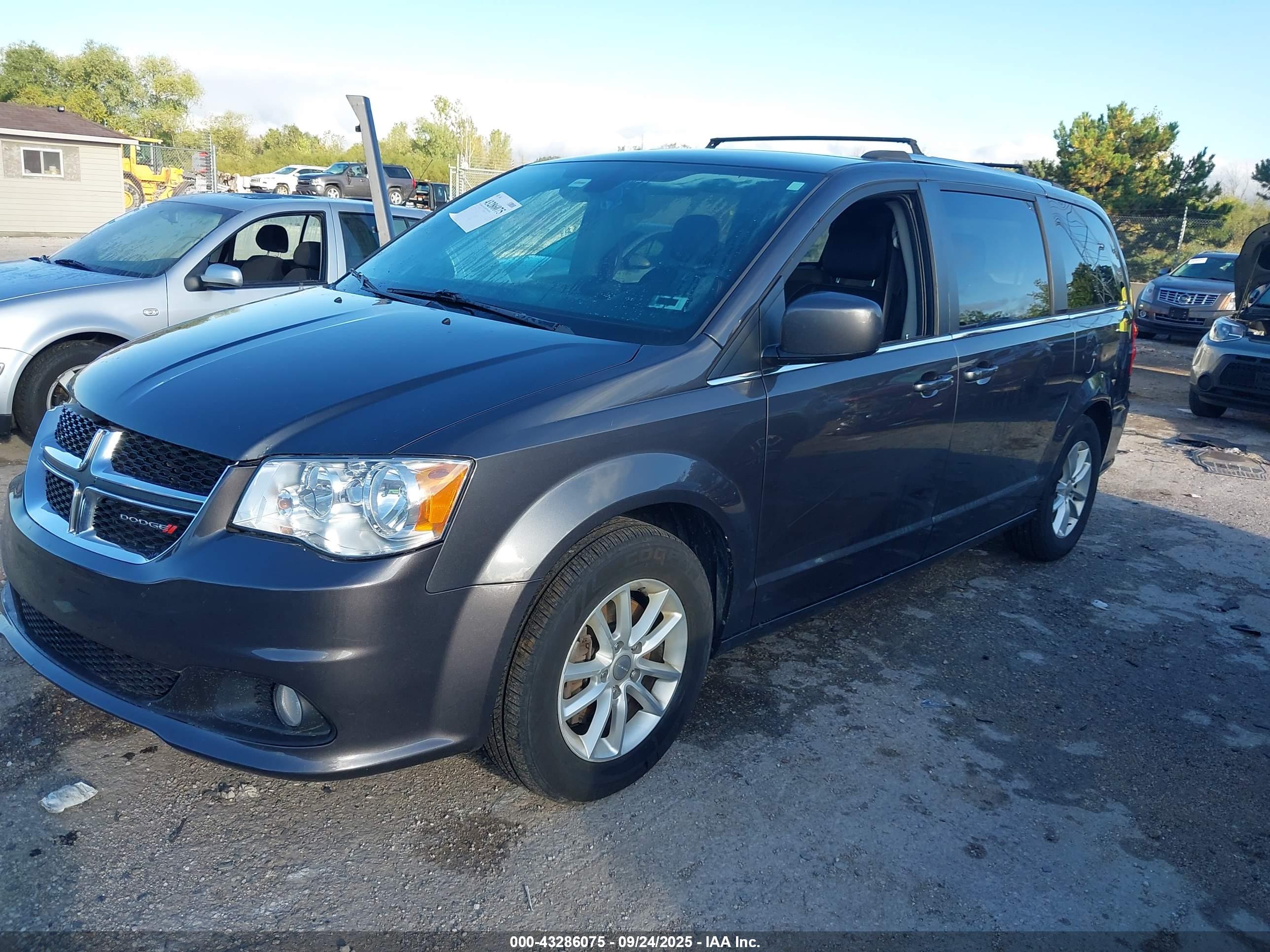 DODGE GRAND image 2