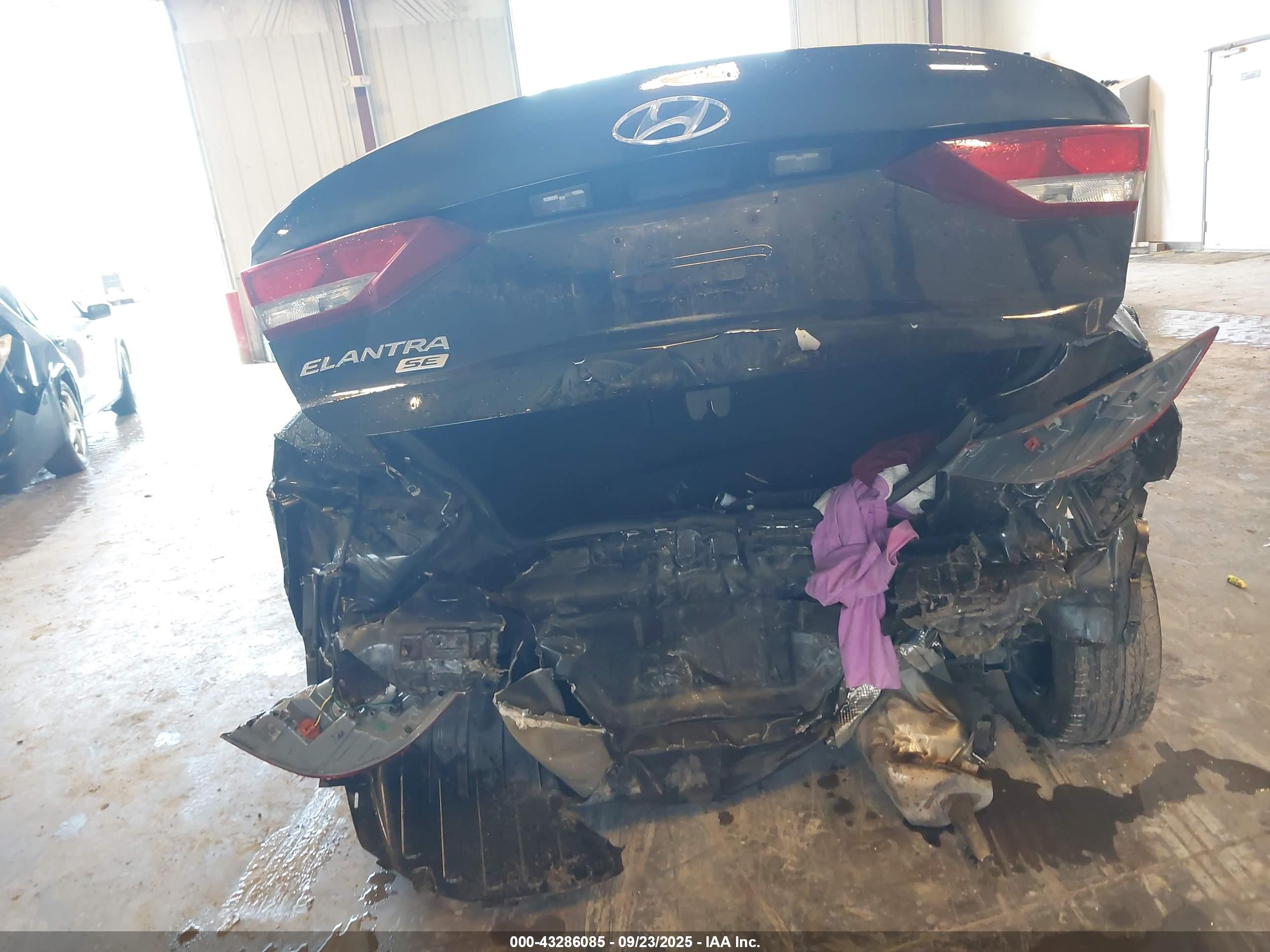 HYUNDAI ELANTRA image 6