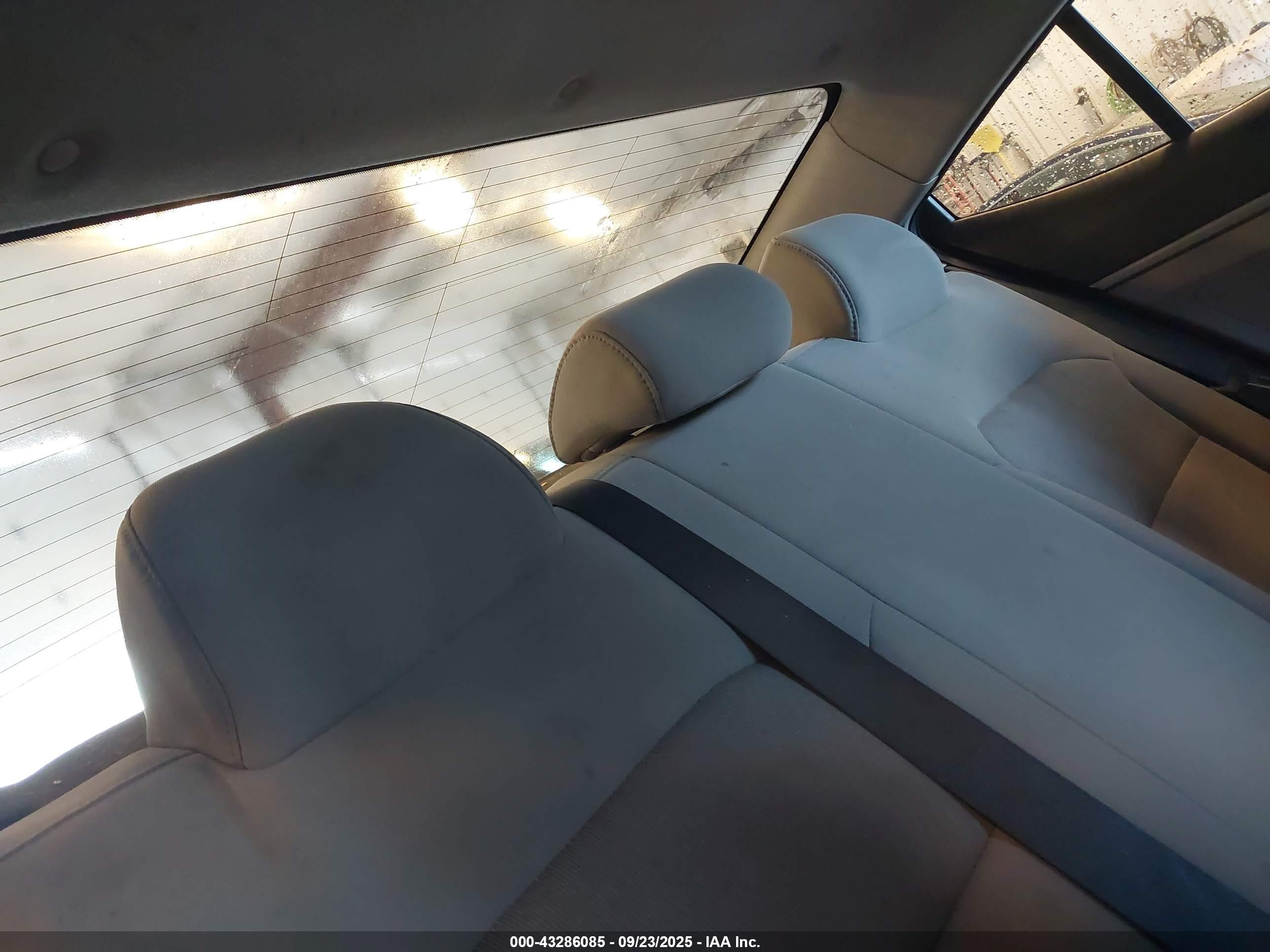 HYUNDAI ELANTRA image 8