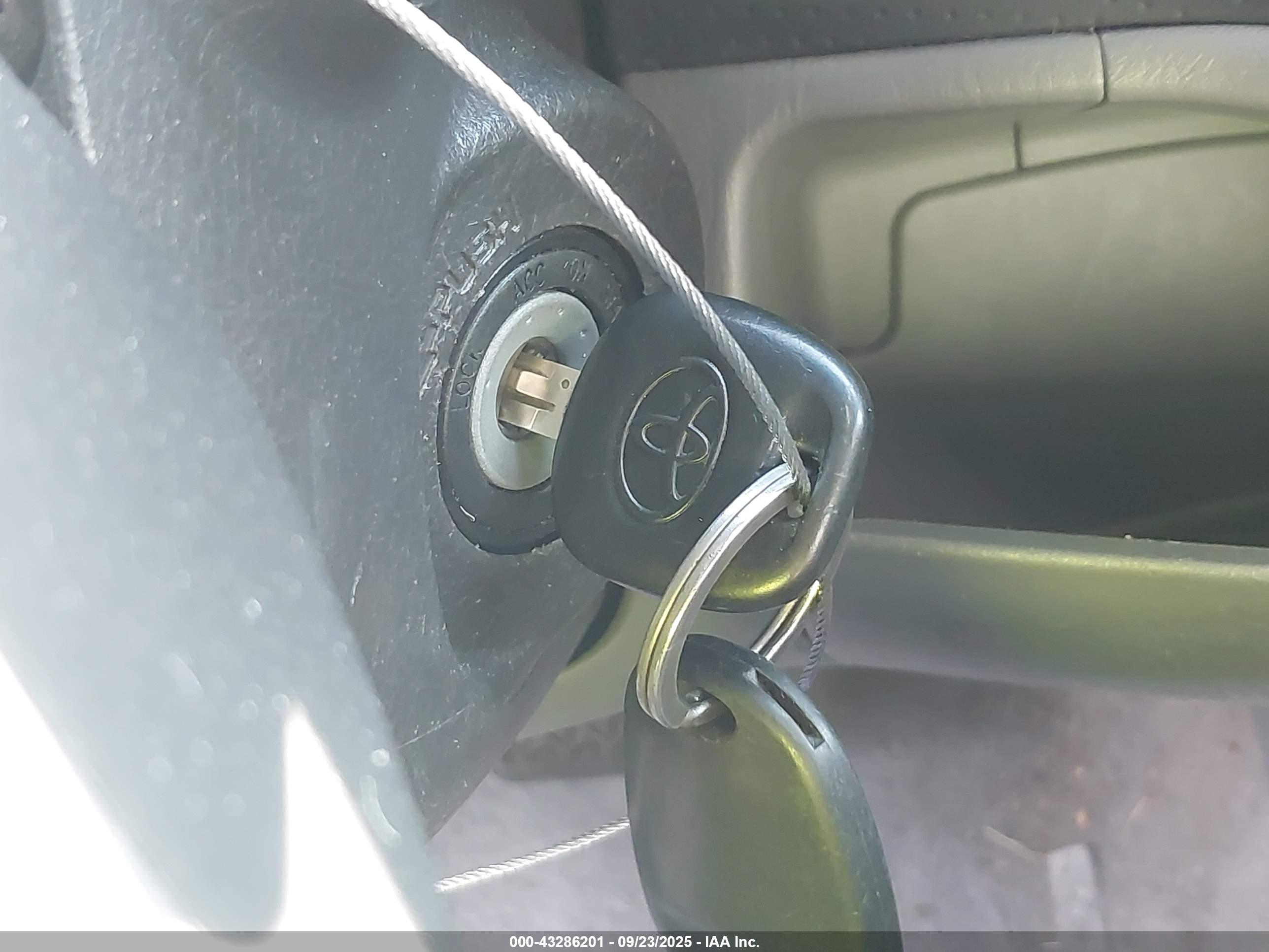 TOYOTA TACOMA image 11
