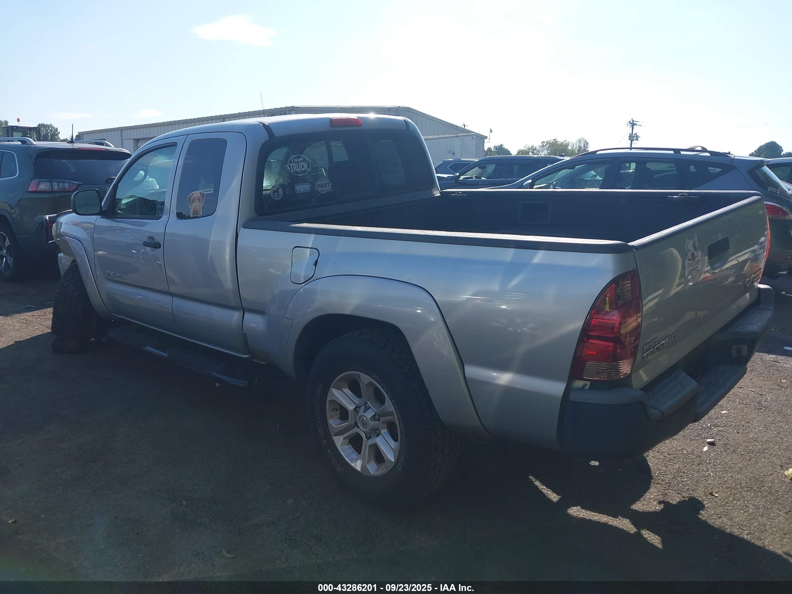 TOYOTA TACOMA image 3