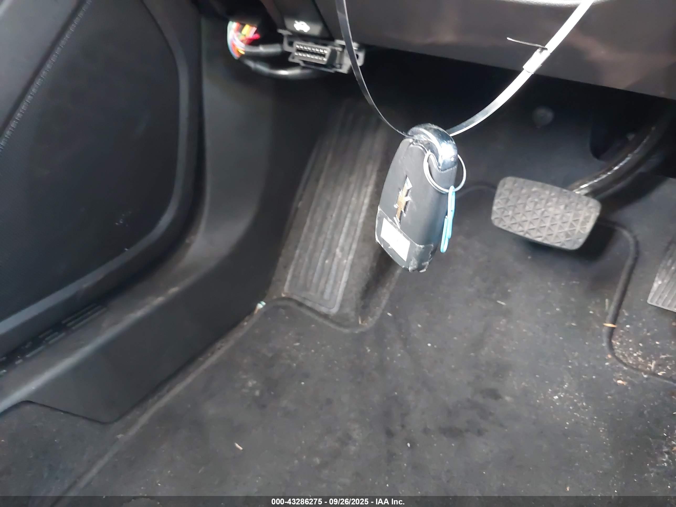 CHEVROLET EQUINOX image 11