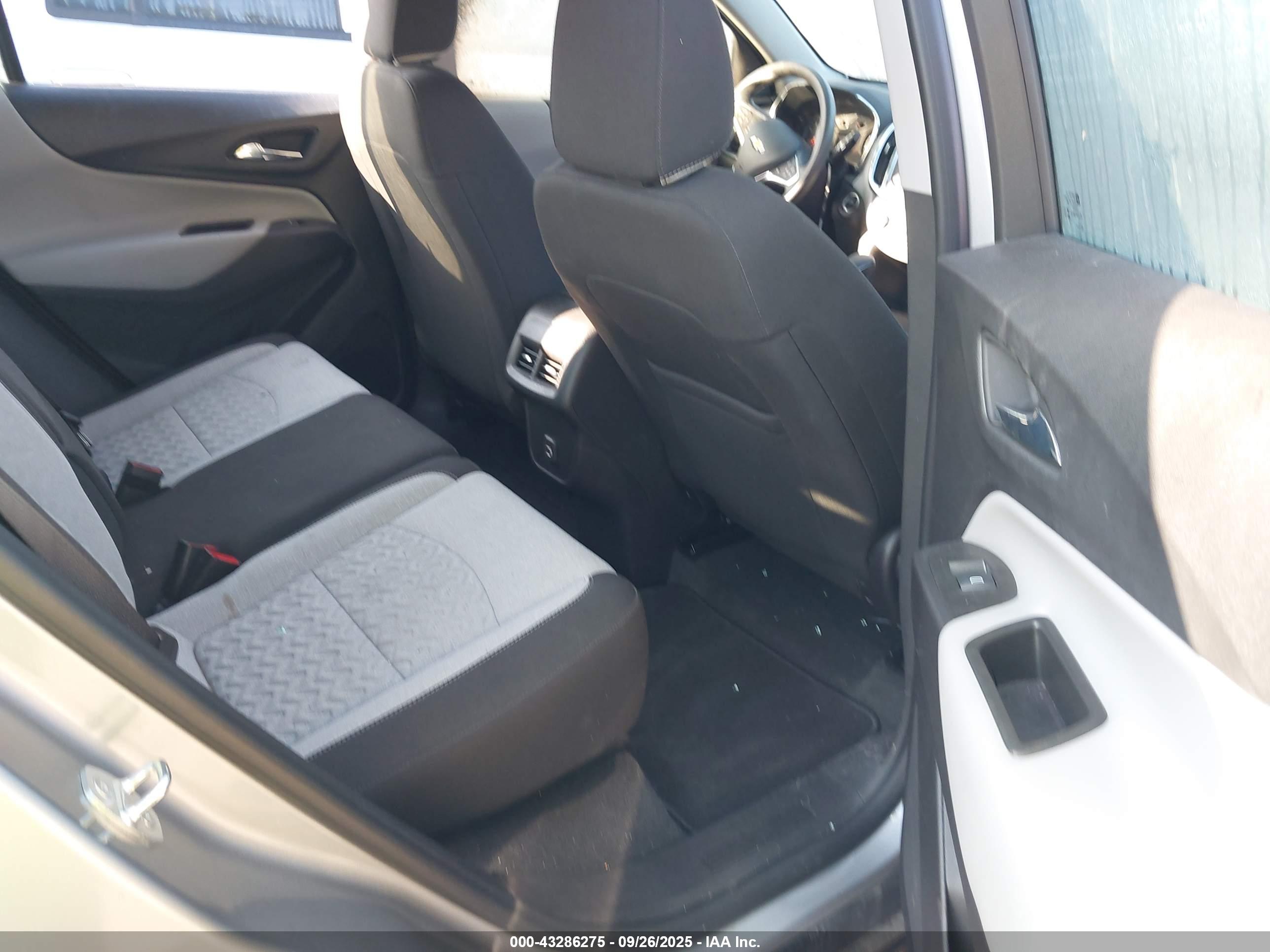 CHEVROLET EQUINOX image 8